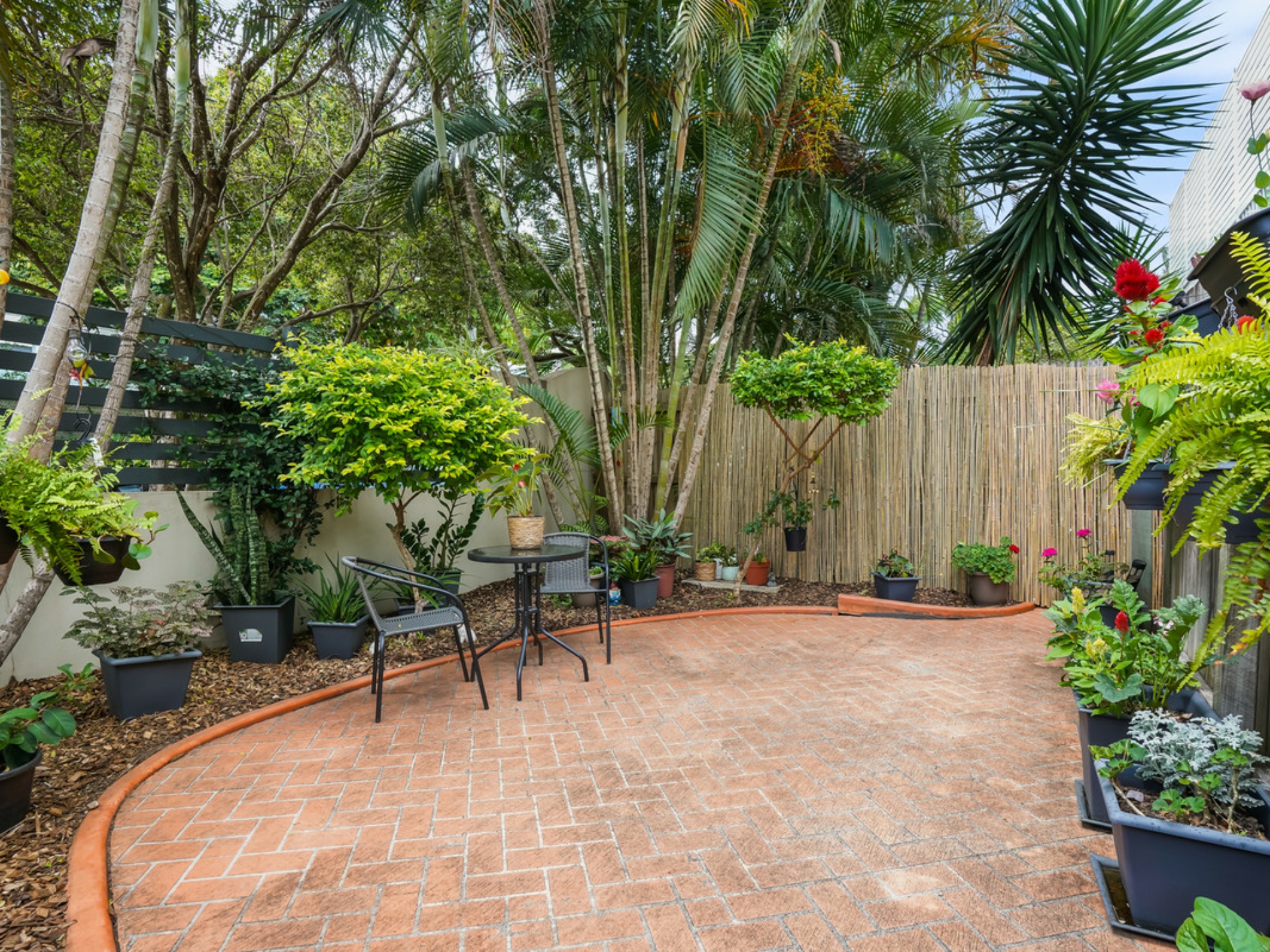 2/21 Lapraik Street, Ascot