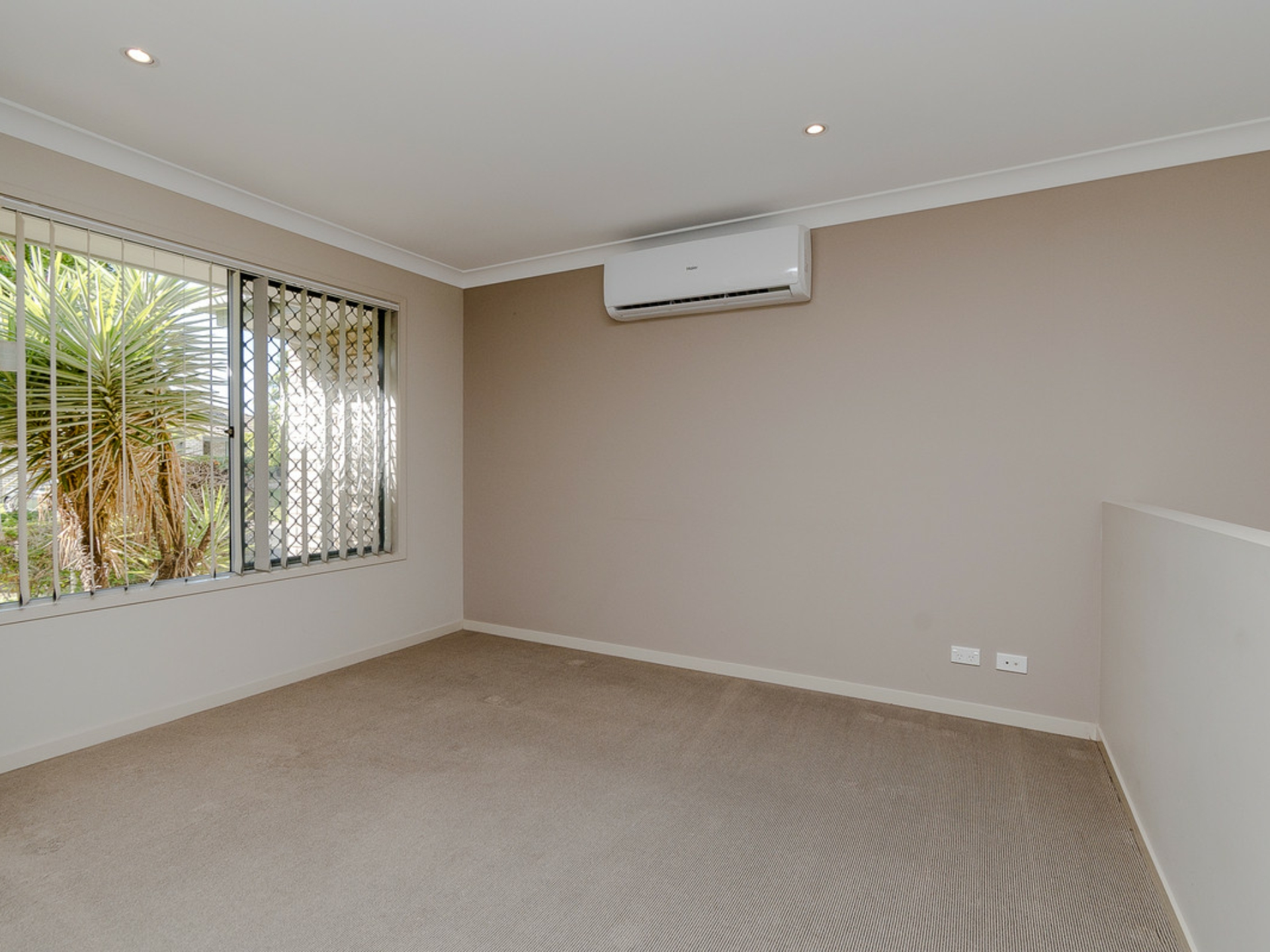 10 Fabian Place, BRACKEN RIDGE