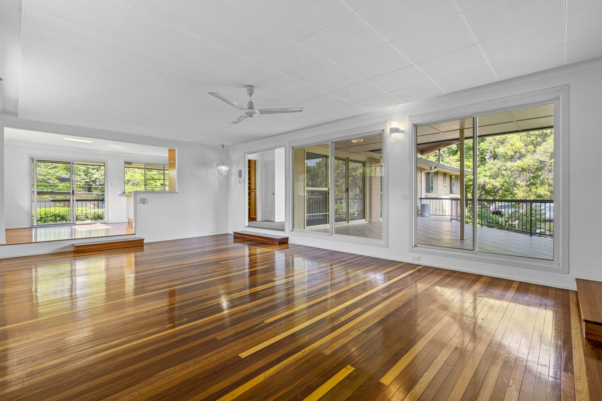 8 Lawrence Road, CHERMSIDE WEST