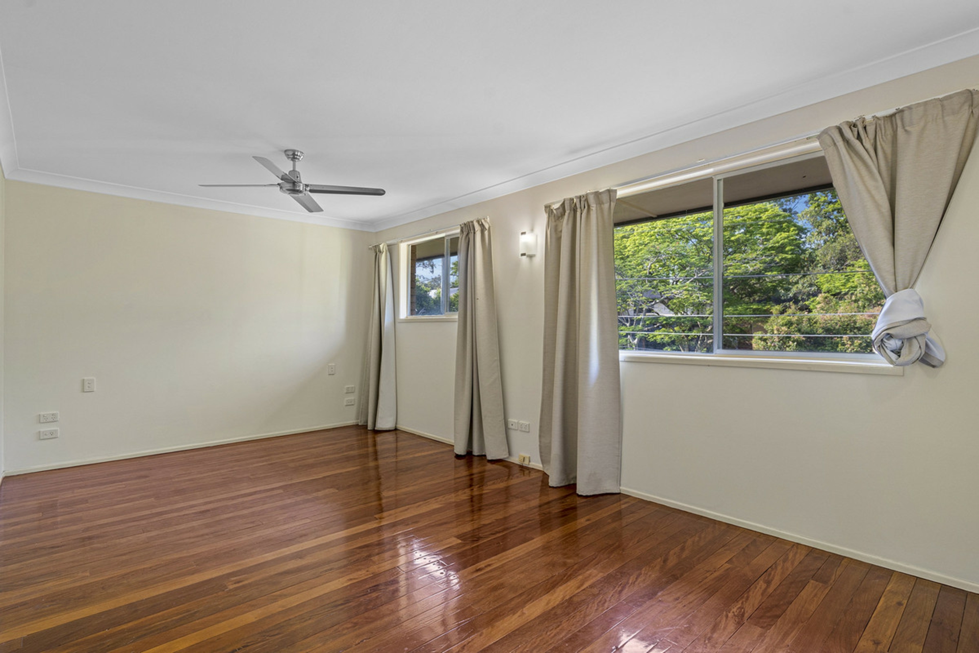 8 Lawrence Road, CHERMSIDE WEST