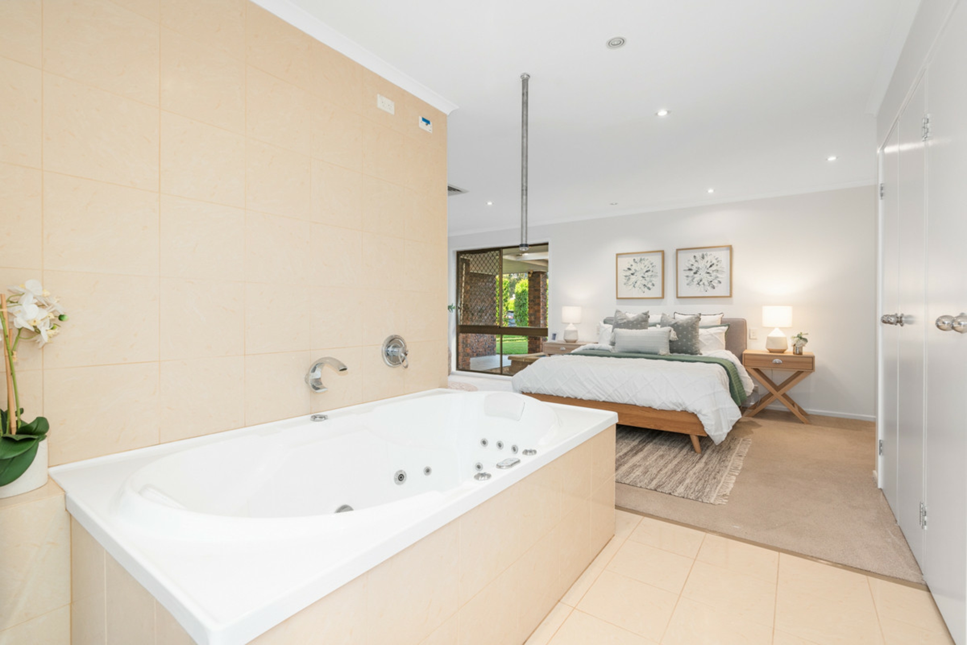 4 Lenz Street, CHERMSIDE WEST