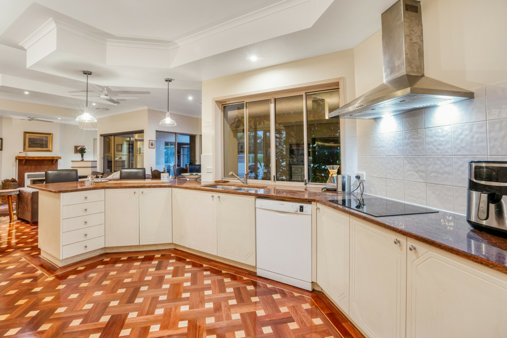 7 Nosworthy Close, CHERMSIDE WEST