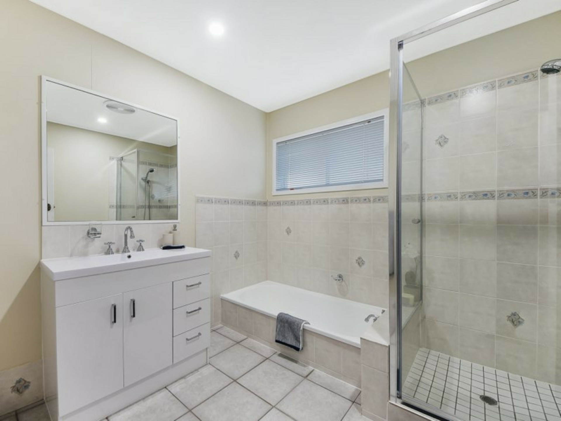 22 Fairlane Street, CHERMSIDE WEST