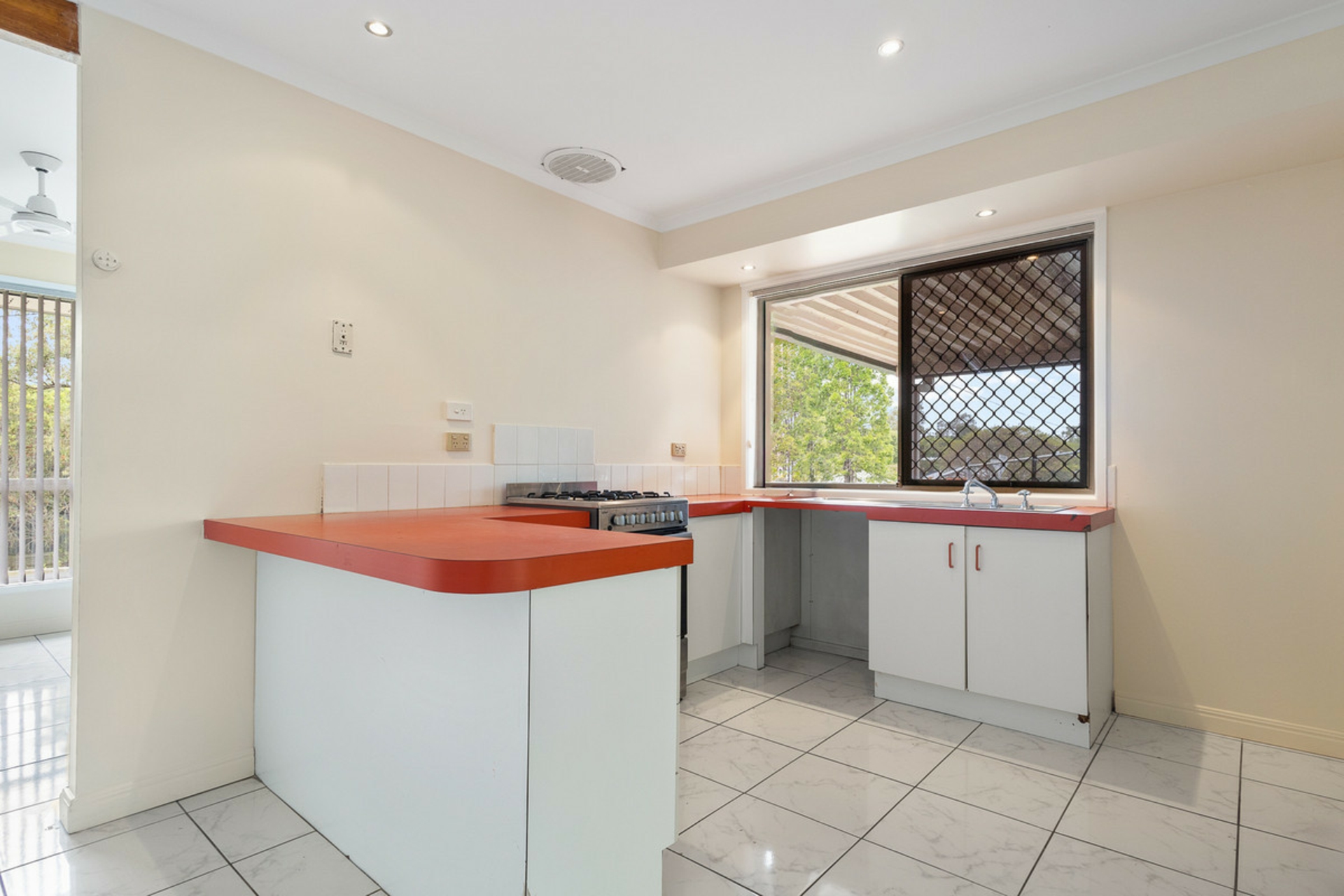 2 Neranda Court, HOLLAND PARK