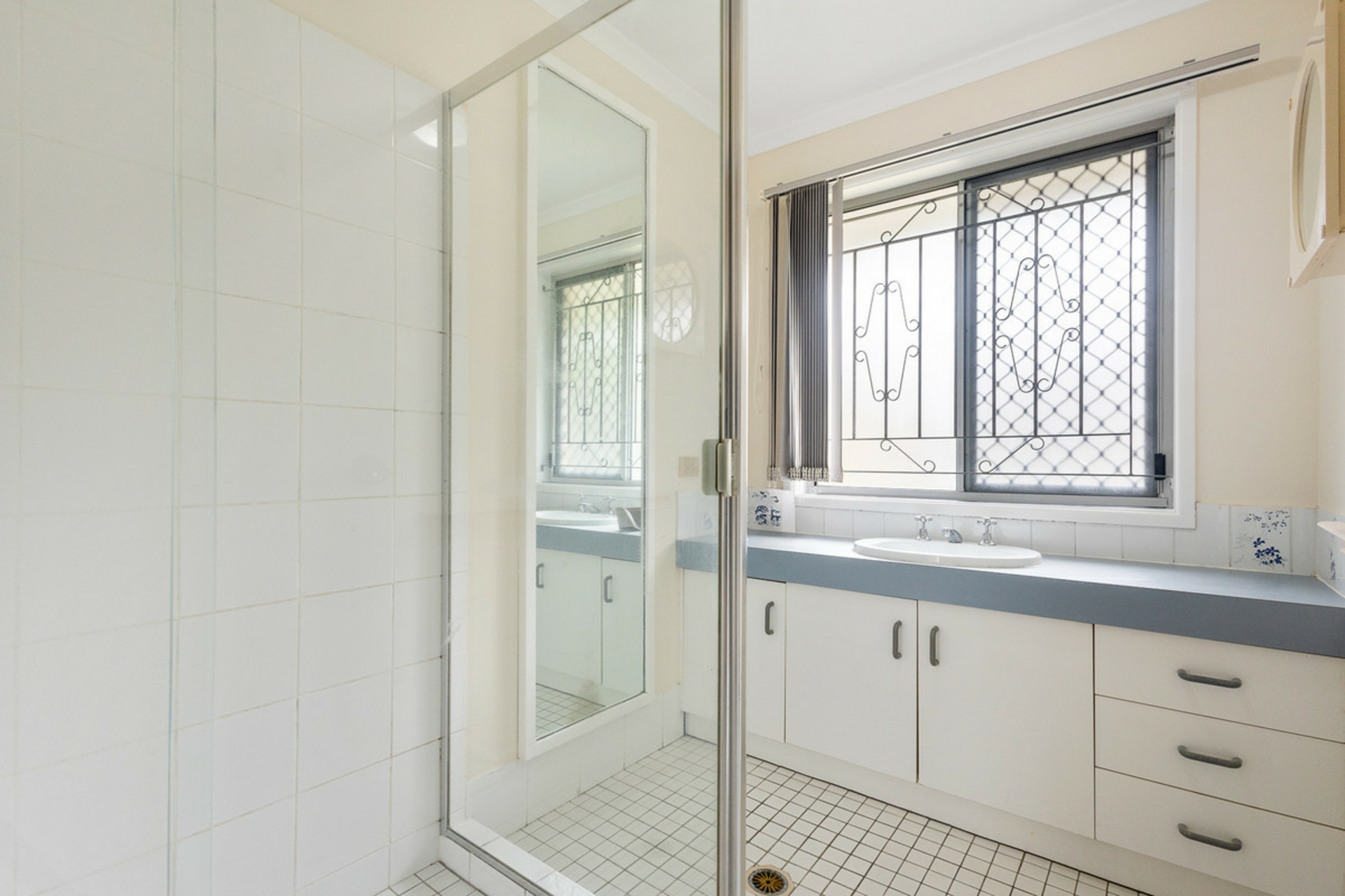2 Neranda Court, HOLLAND PARK