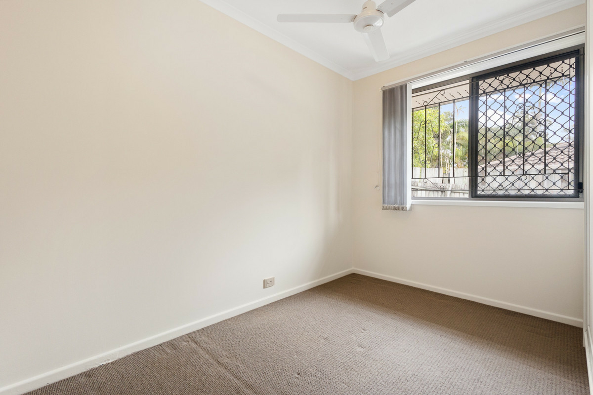 2 Neranda Court, HOLLAND PARK