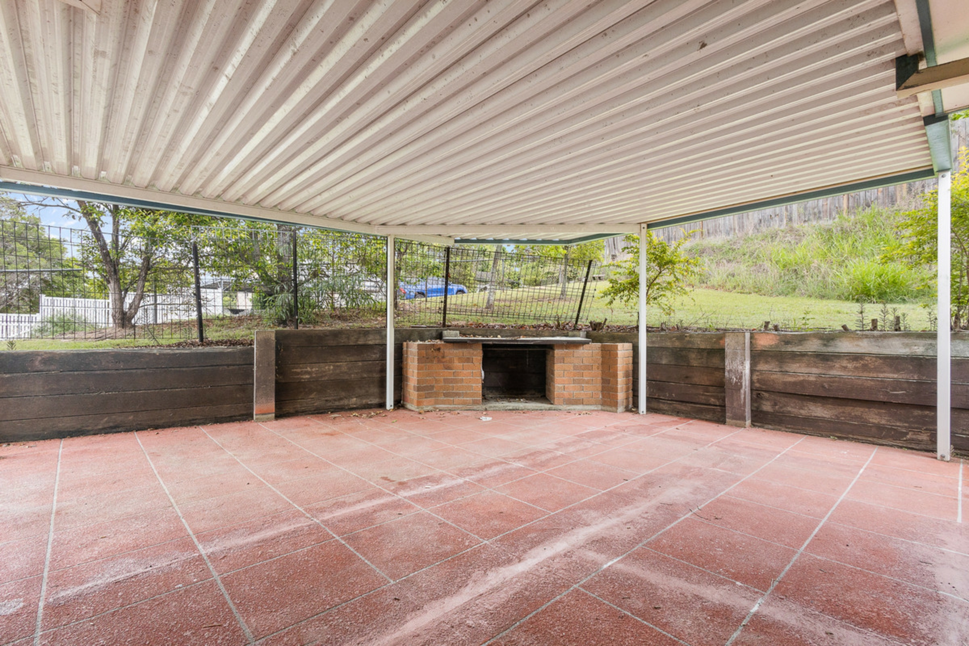 2 Neranda Court, HOLLAND PARK