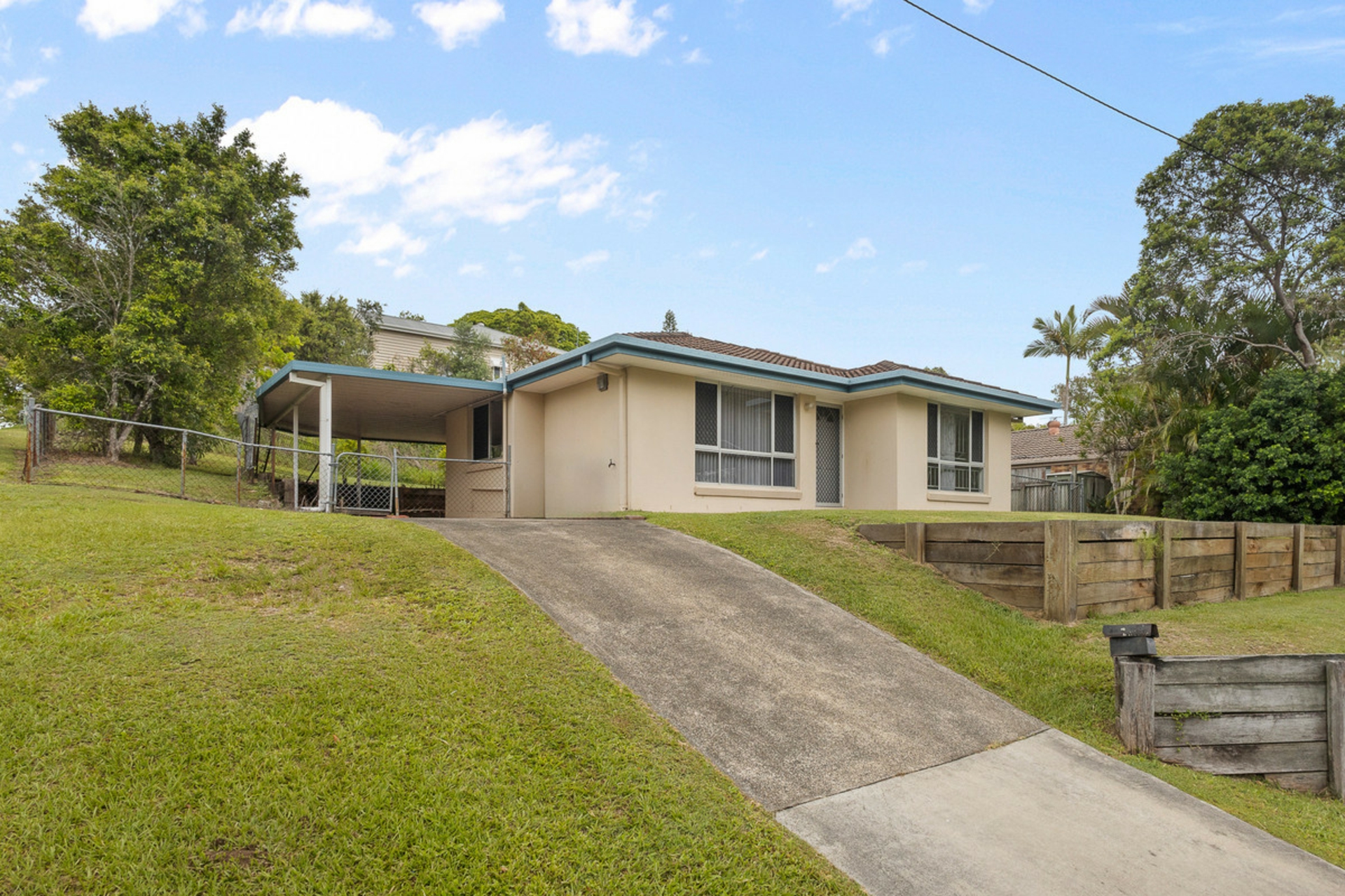 2 Neranda Court, HOLLAND PARK