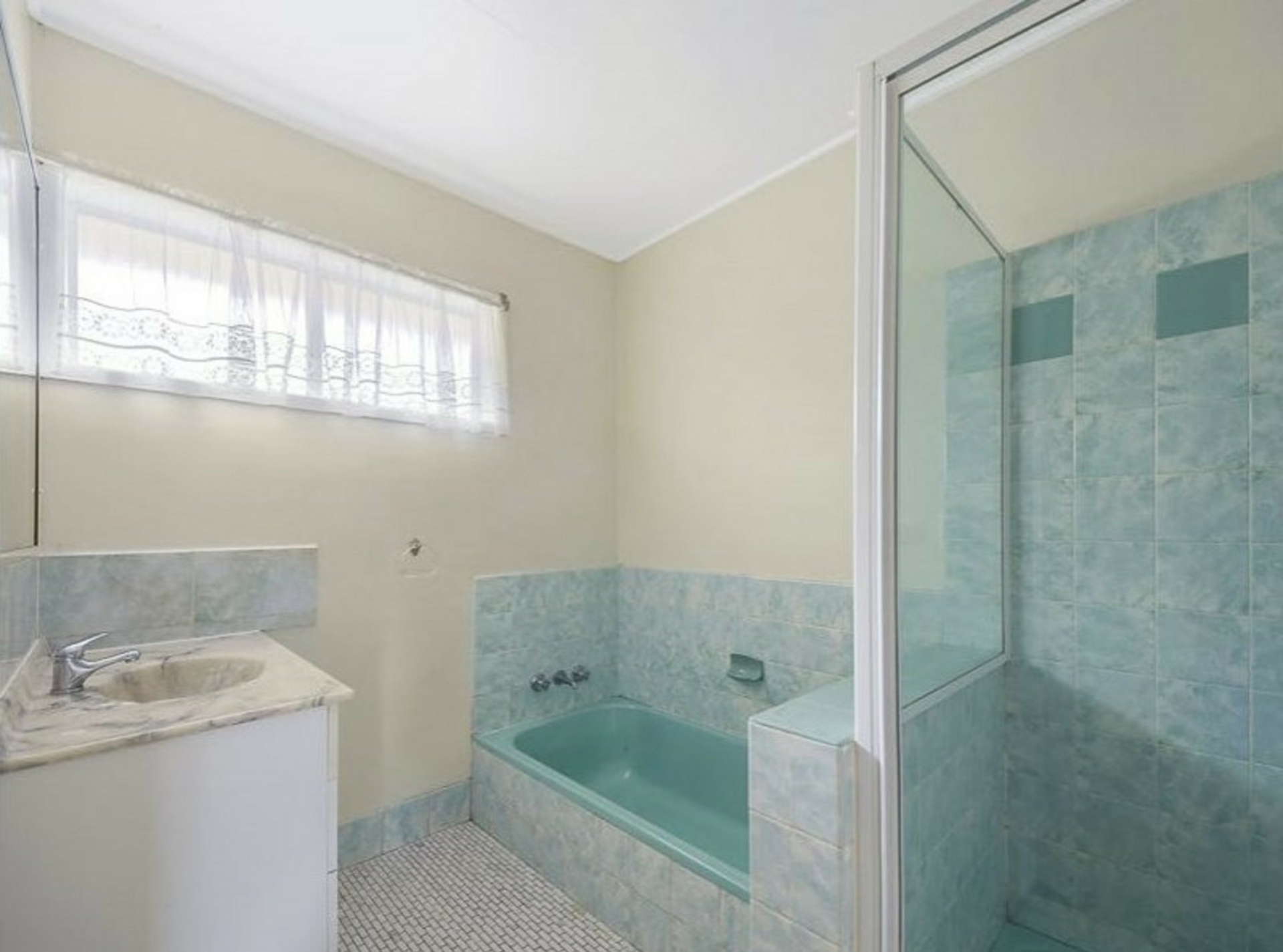 16 Cara Street, ASPLEY