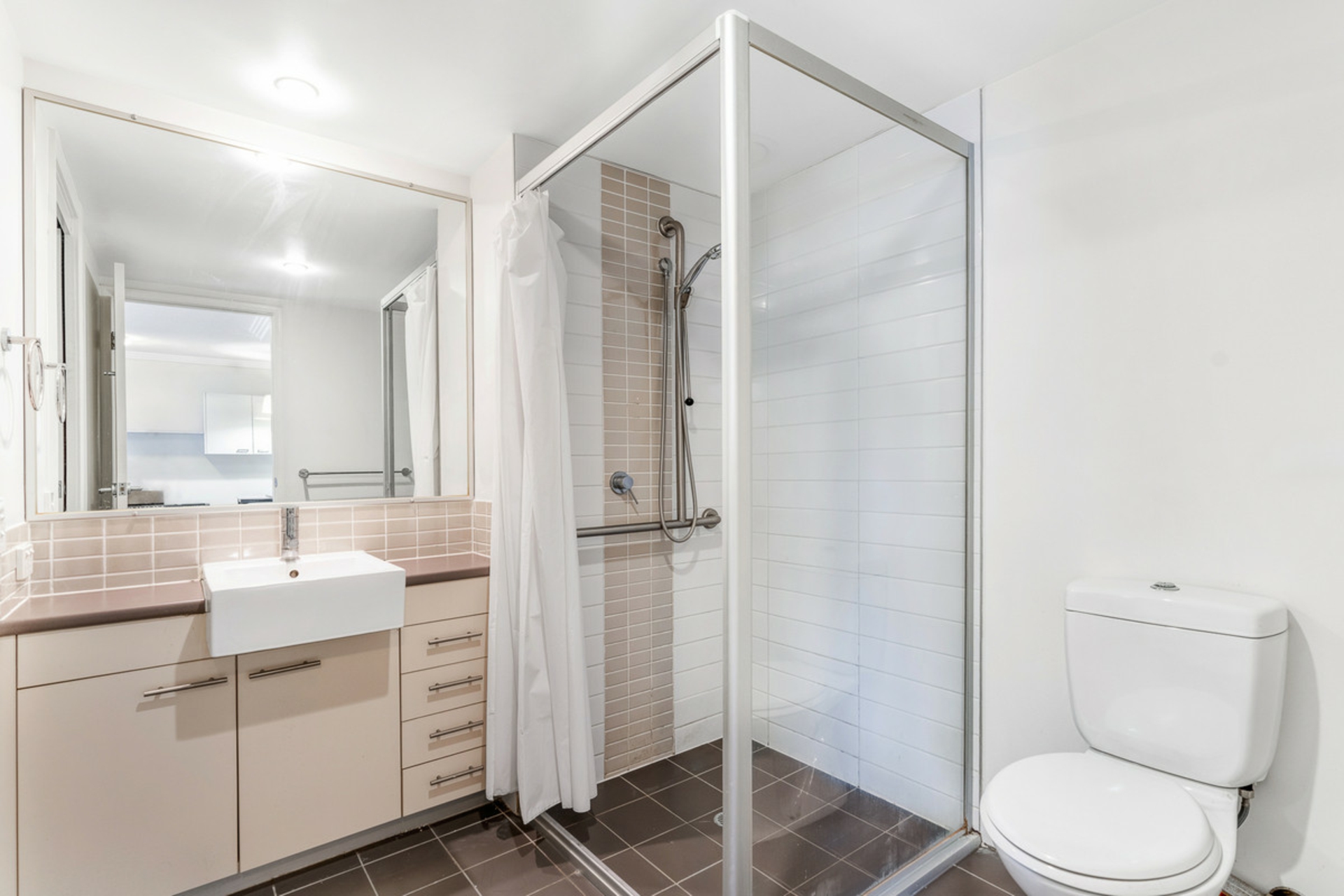 207/392 Hamilton Road — photo 8 of 13