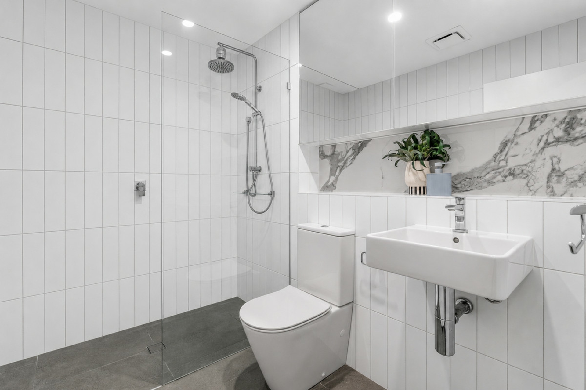 11/906 Hamilton Road — photo 9 of 16