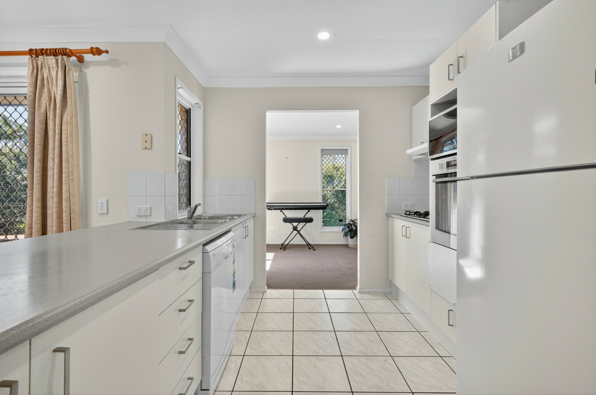 11 Meriden Place — photo 6 of 15