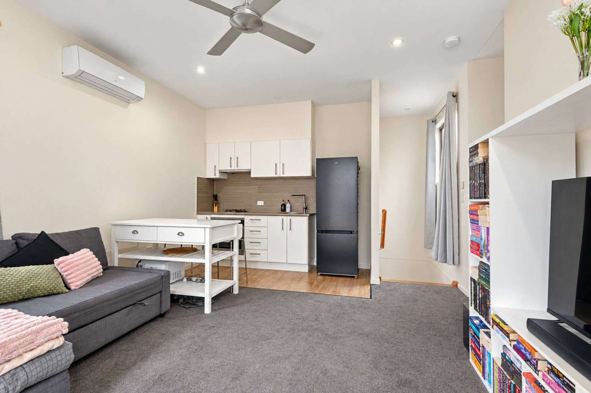 2/8 Palmerston Lane — photo 3 of 9