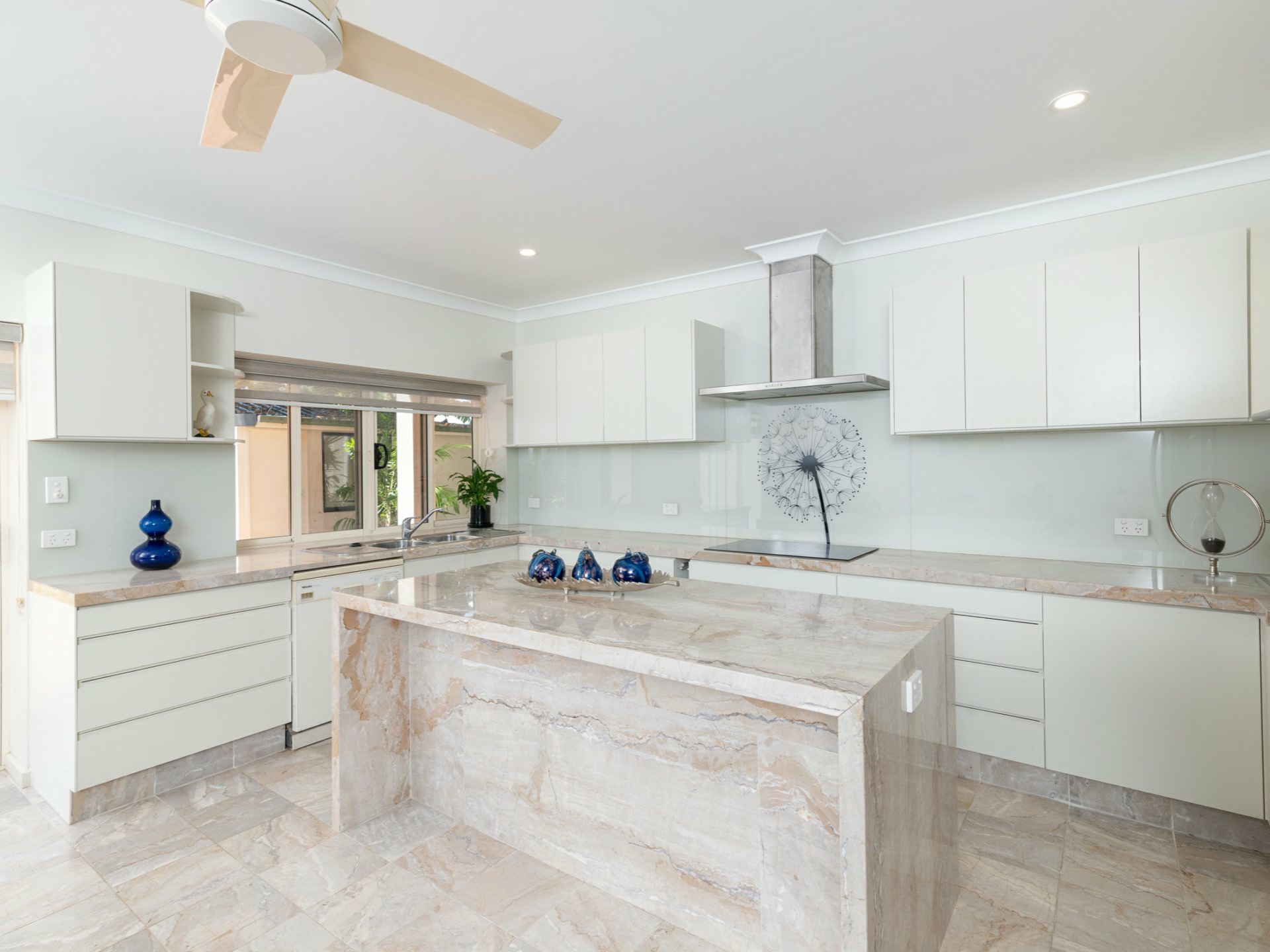 16 Nautilus Street, PORT DOUGLAS
