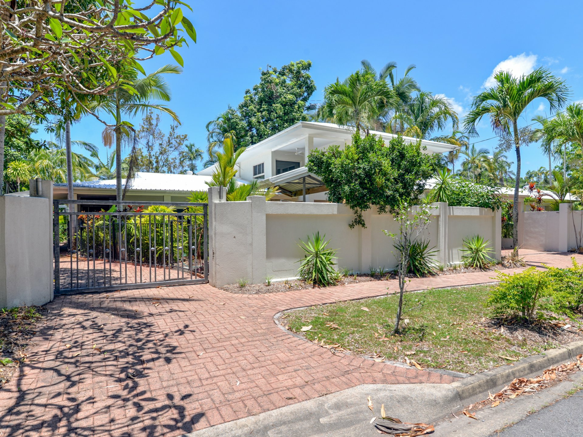 16 Nautilus Street, PORT DOUGLAS