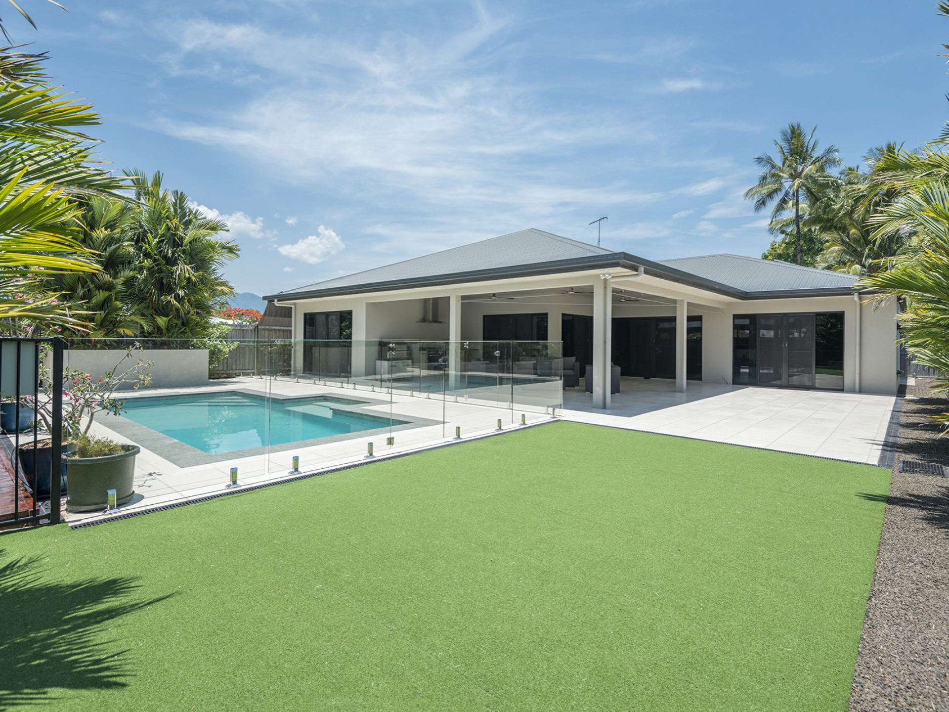 4 Ocean Avenue, Cooya Beach