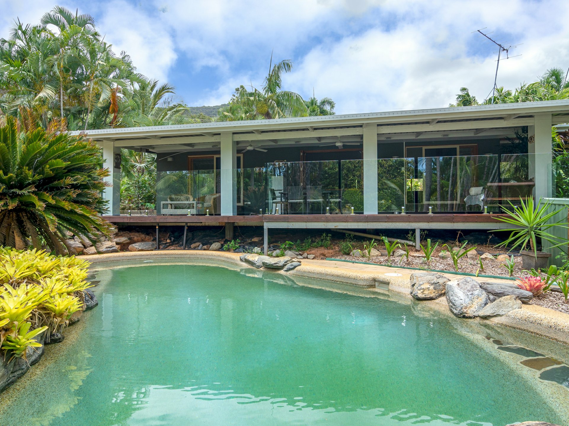 8-10 Finlay Crescent, OAK BEACH