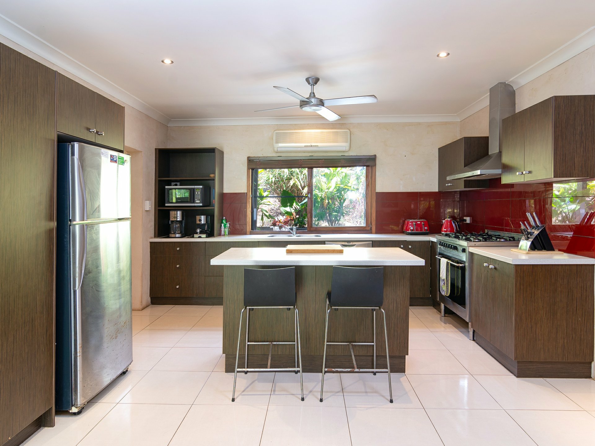 8-10 Finlay Crescent, OAK BEACH
