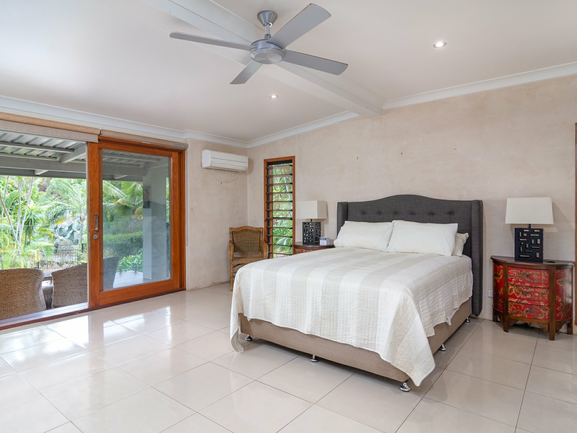 8-10 Finlay Crescent, OAK BEACH