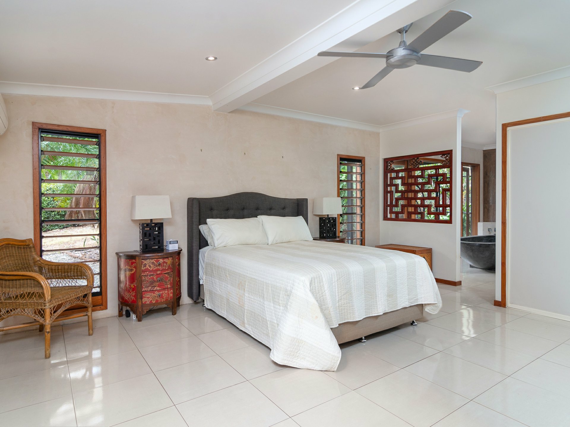 8-10 Finlay Crescent, OAK BEACH