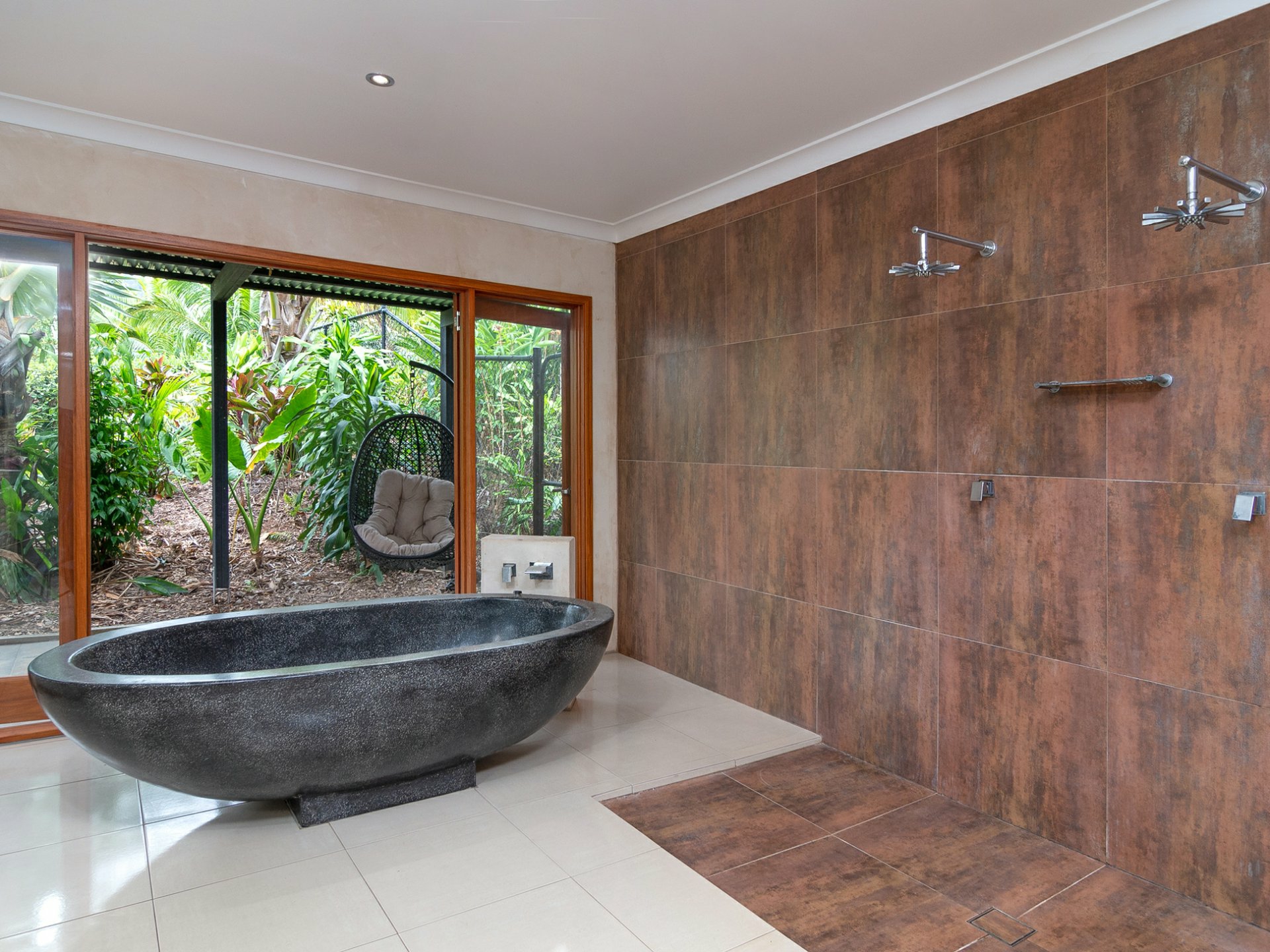 8-10 Finlay Crescent, OAK BEACH