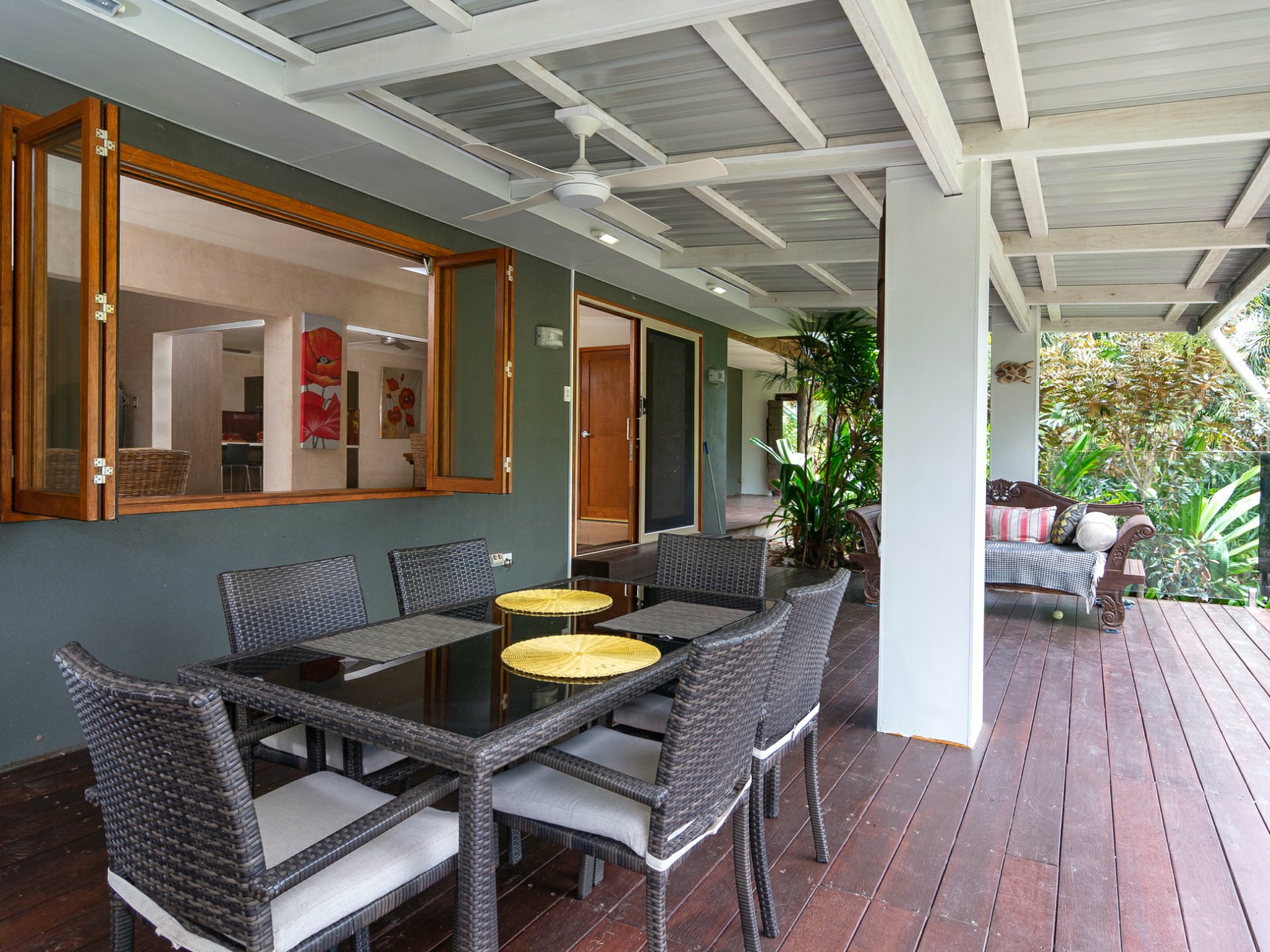 8-10 Finlay Crescent, OAK BEACH