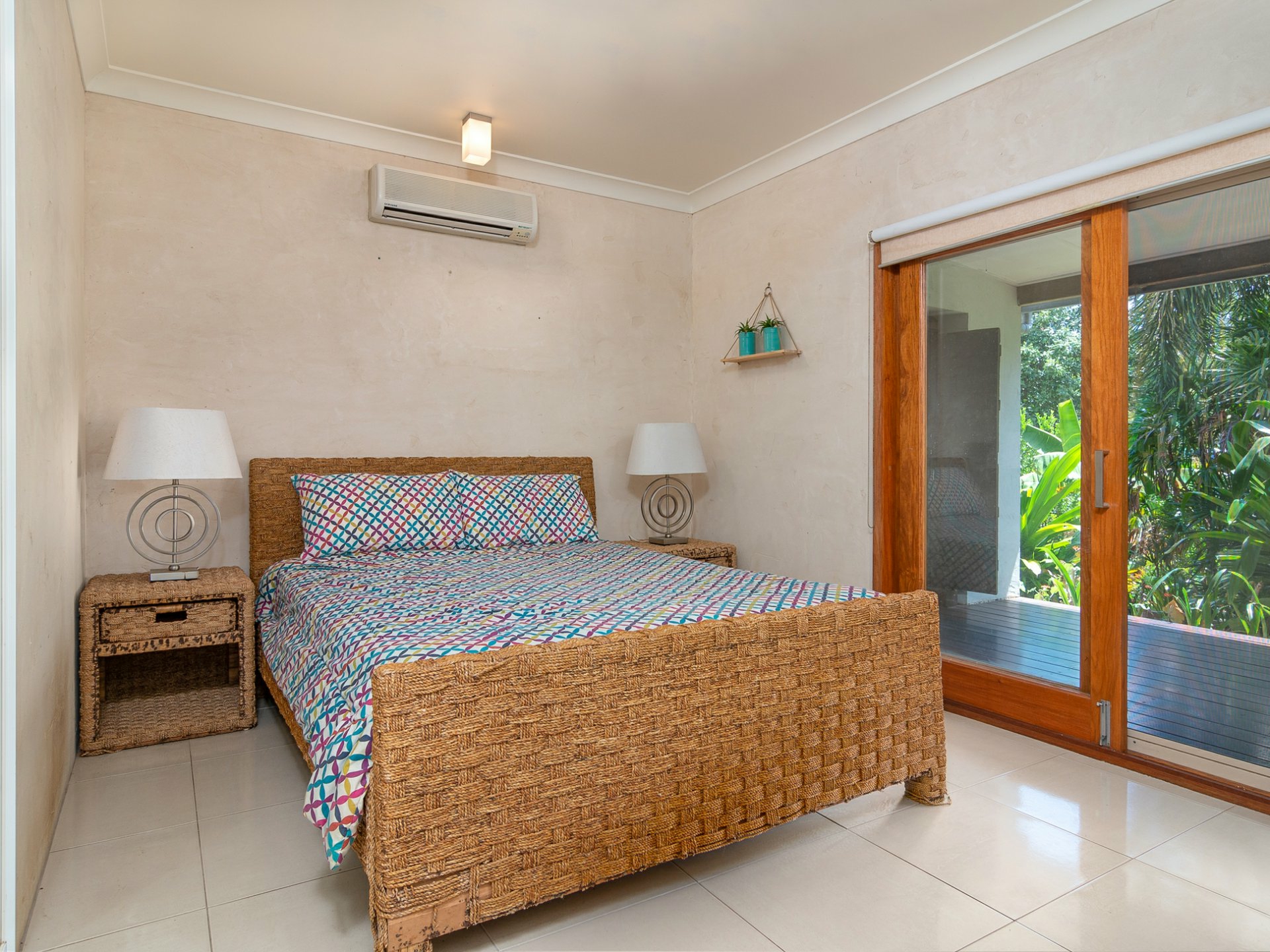 8-10 Finlay Crescent, OAK BEACH