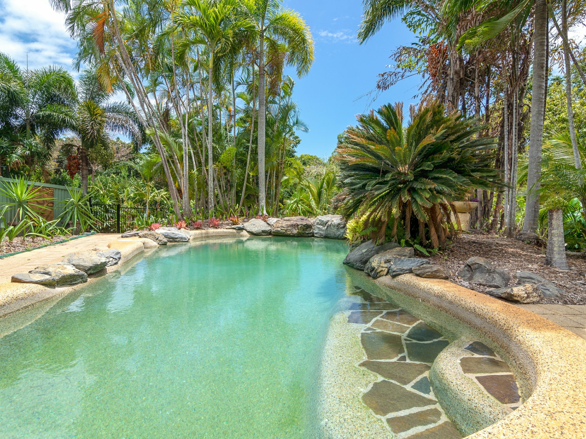 8-10 Finlay Crescent, OAK BEACH