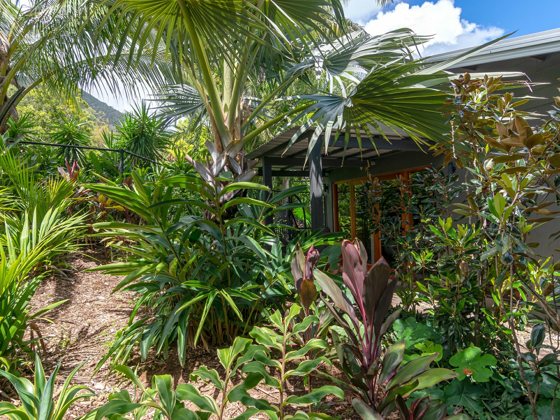 8-10 Finlay Crescent, OAK BEACH