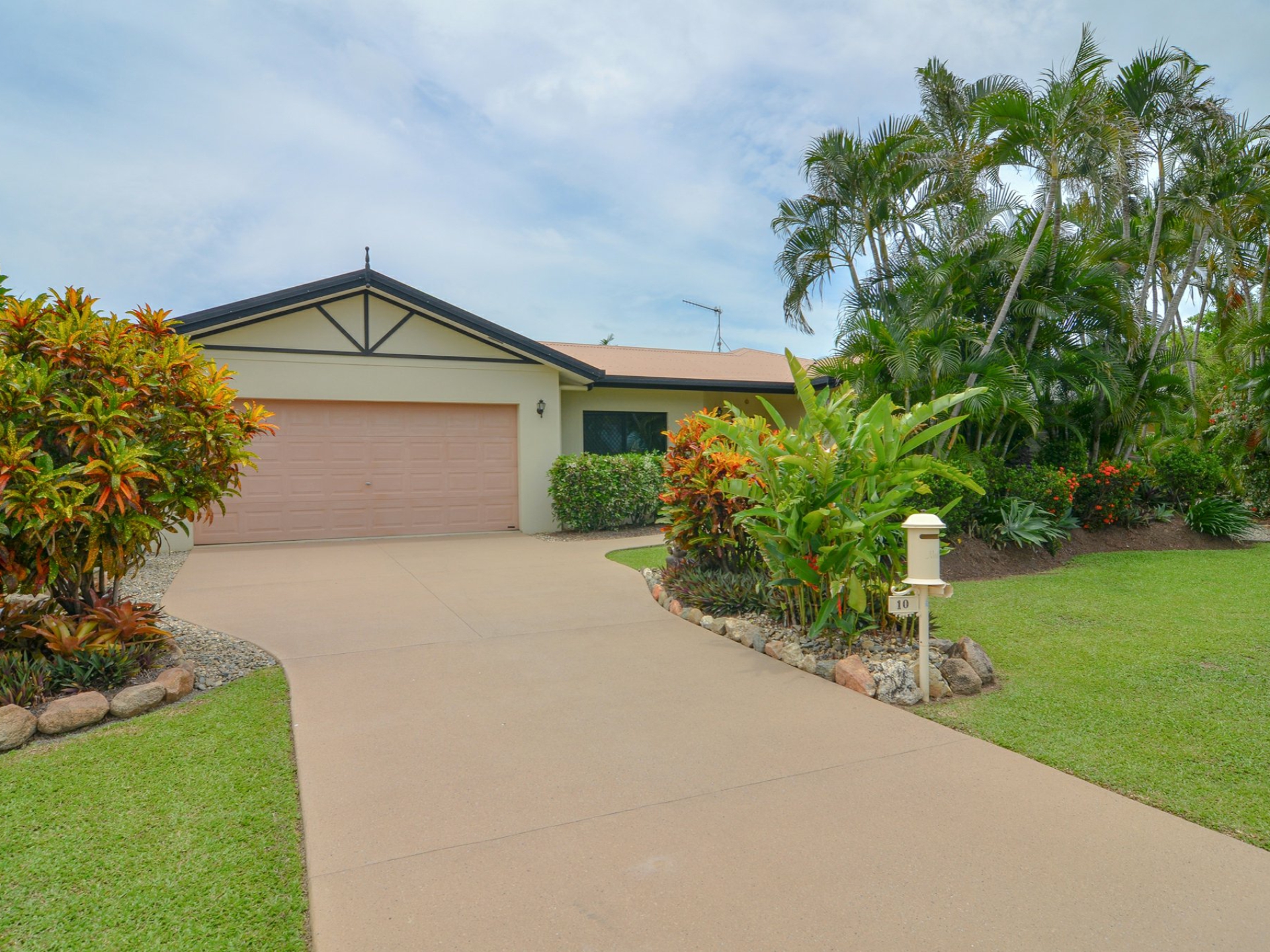 10 Brolga Street, Port Douglas