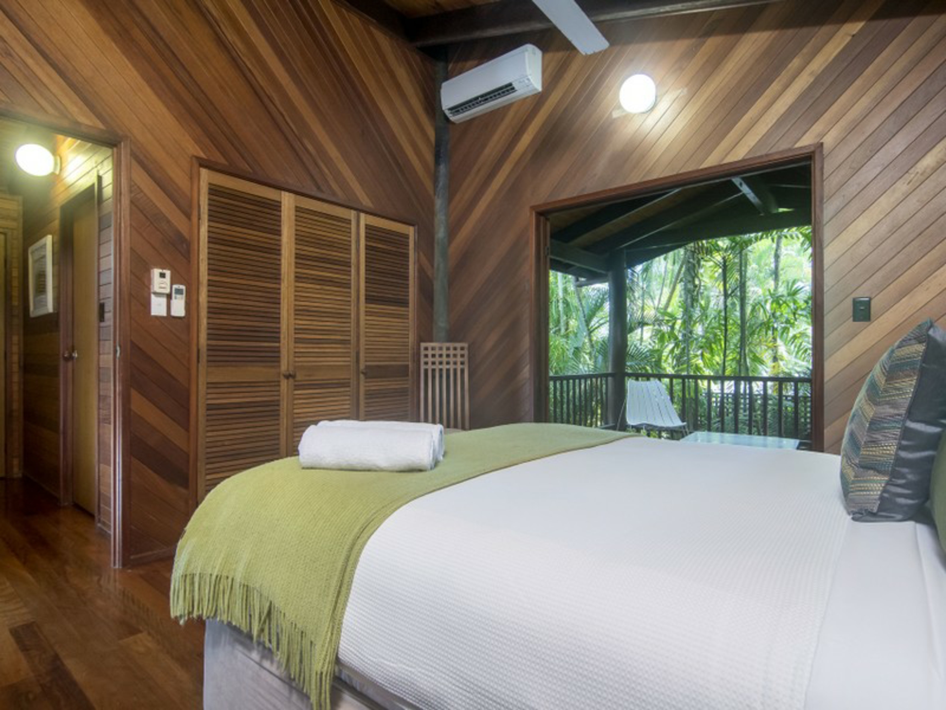 Port Douglas, 4877