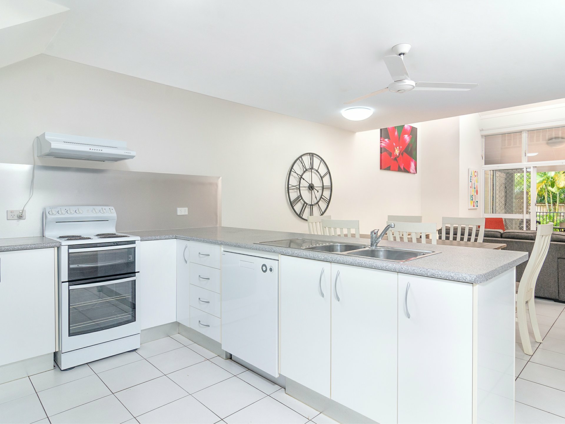 3/29 Coral Drive — photo 3 of 12