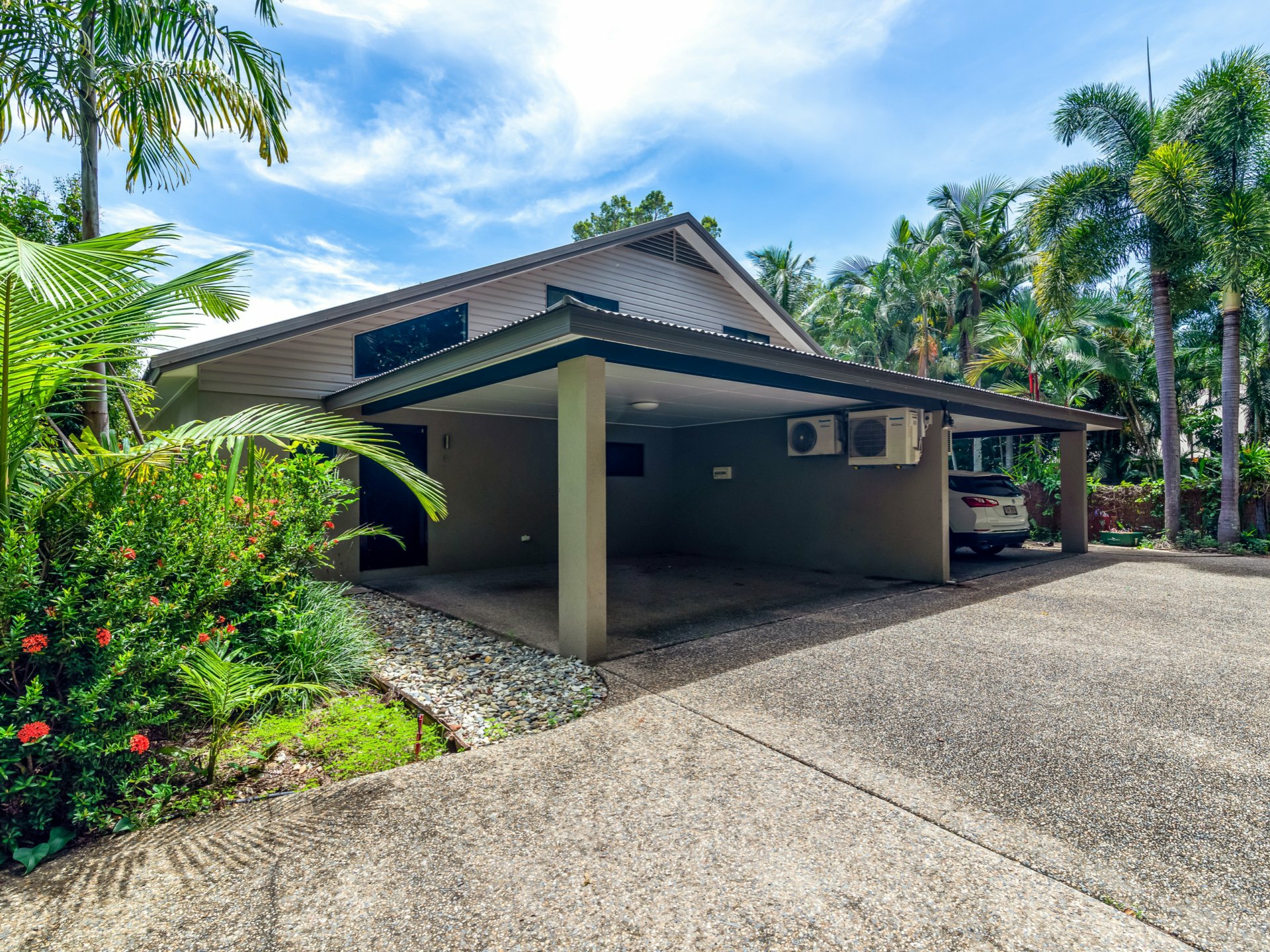 4 Fronds/33-39 Nautilus Street, PORT DOUGLAS