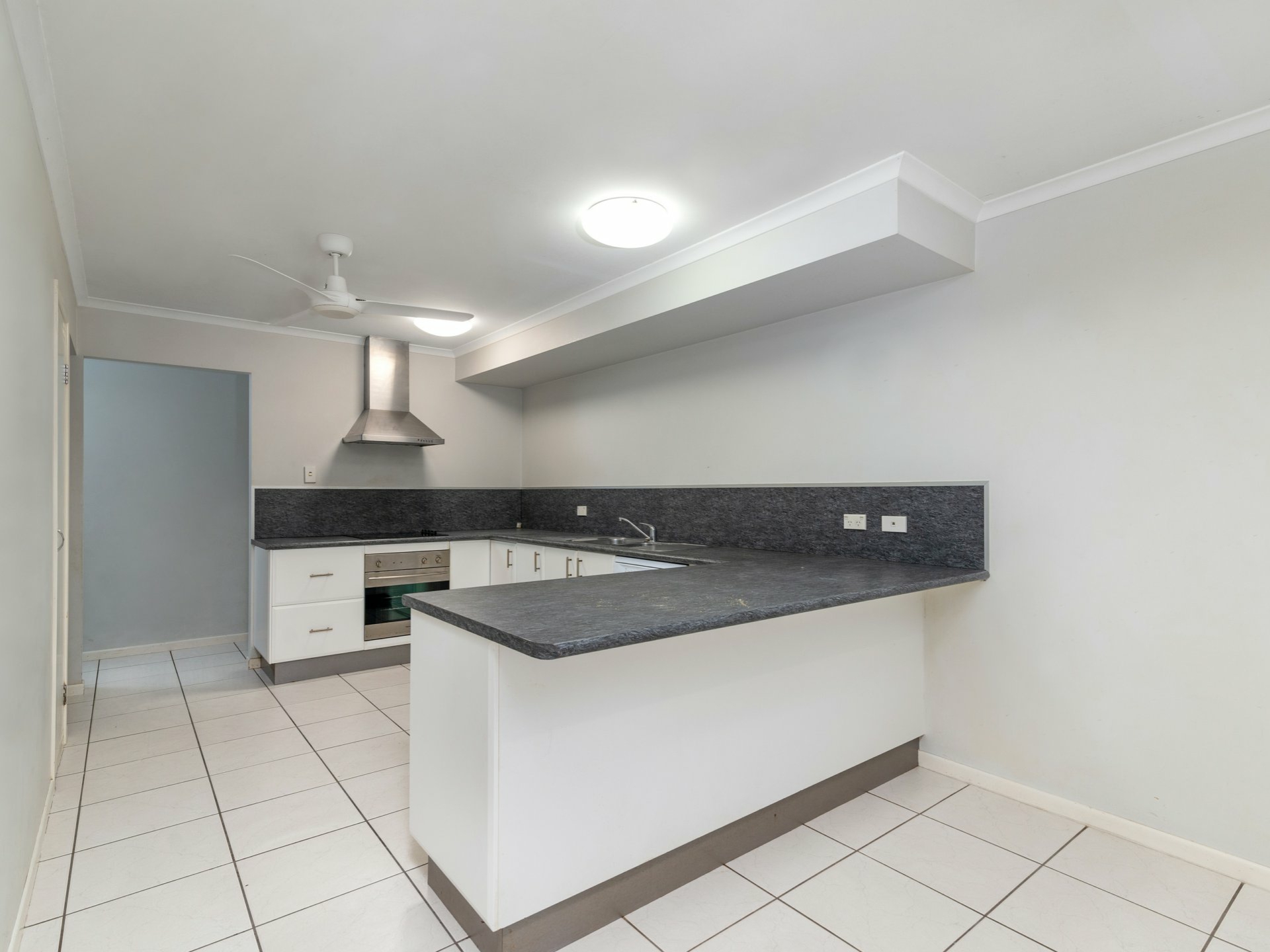 4 Fronds/33-39 Nautilus Street, PORT DOUGLAS