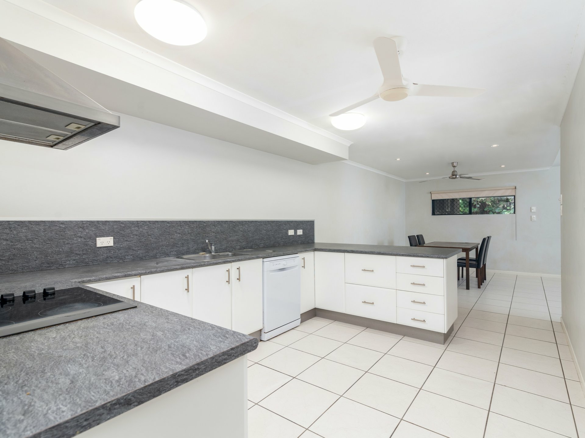 4 Fronds/33-39 Nautilus Street, PORT DOUGLAS