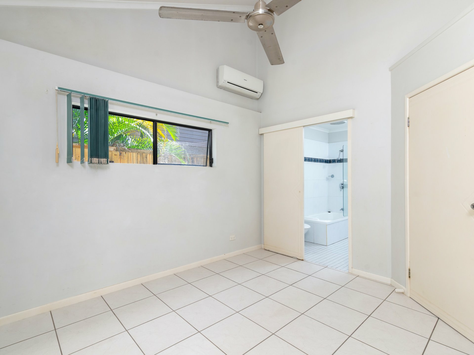 4 Fronds/33-39 Nautilus Street, PORT DOUGLAS
