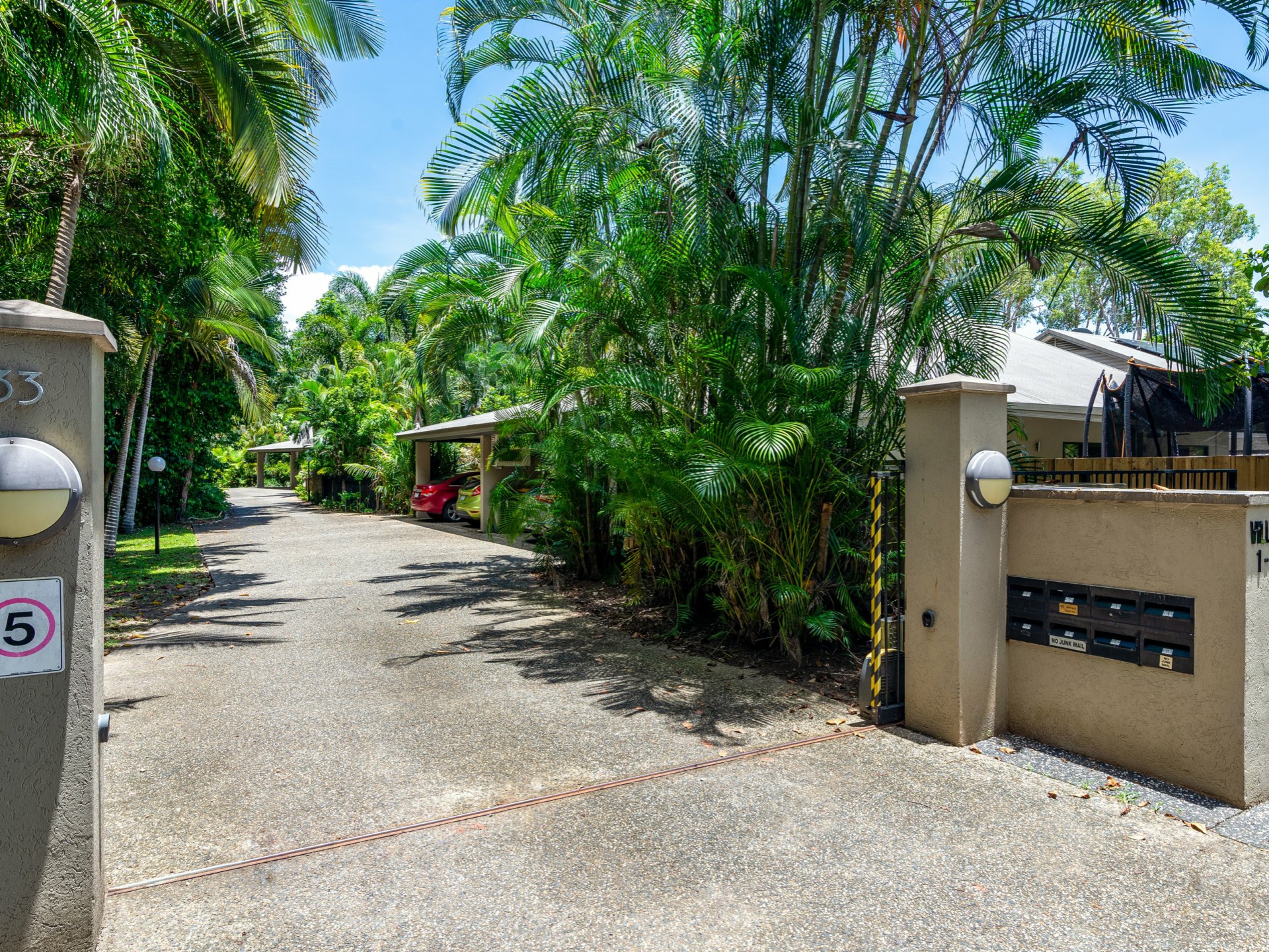4 Fronds/33-39 Nautilus Street, PORT DOUGLAS