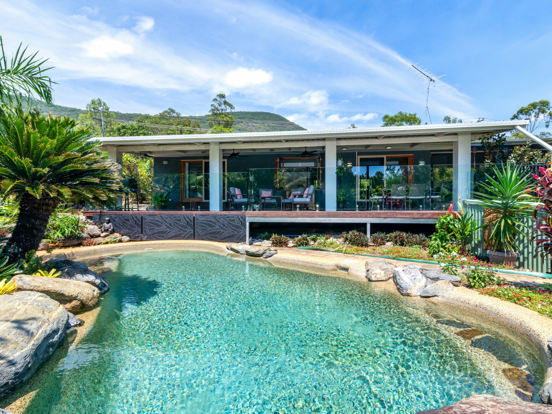 8 Finlay Crescent, OAK BEACH