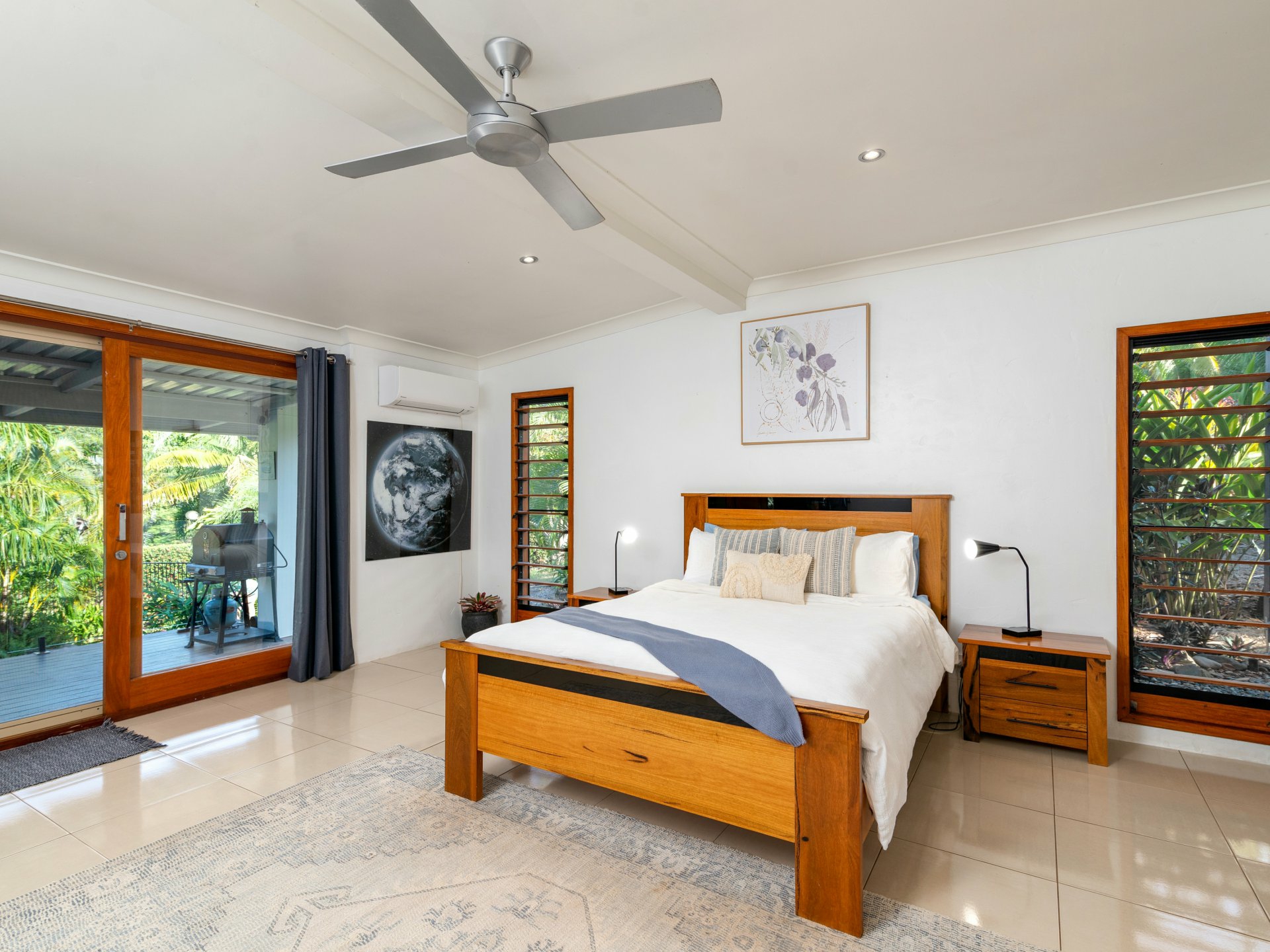 8 Finlay Crescent, OAK BEACH