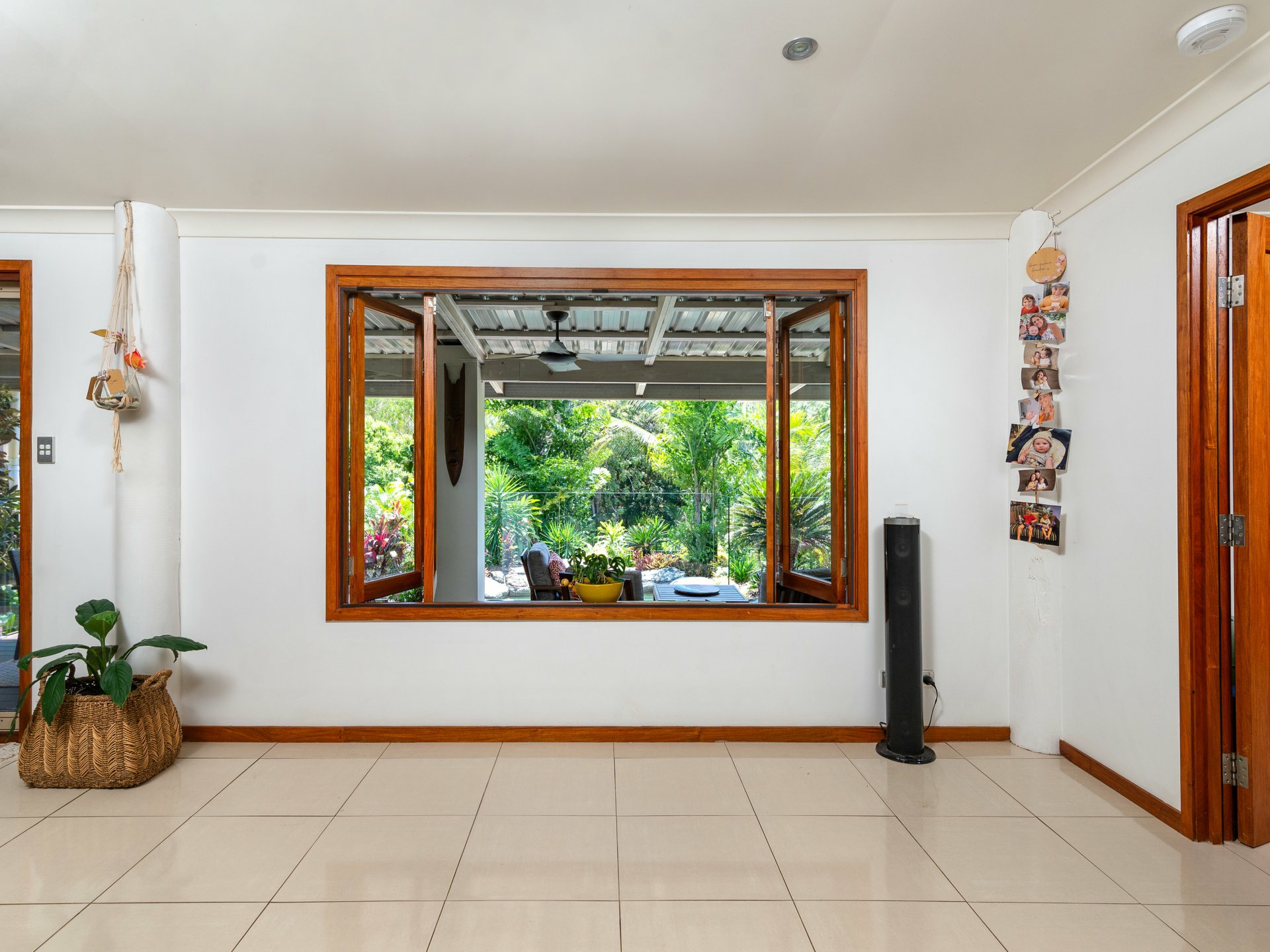 8 Finlay Crescent, OAK BEACH