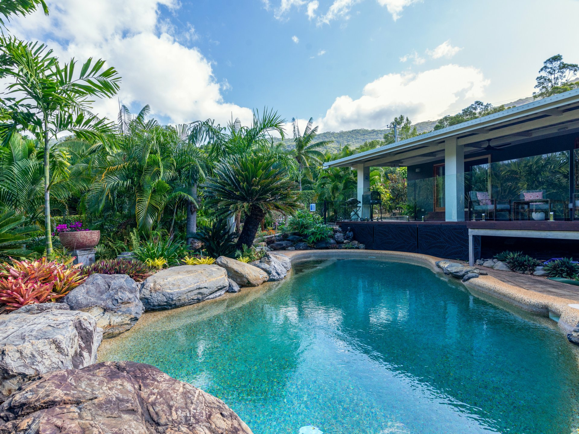 8 Finlay Crescent, OAK BEACH