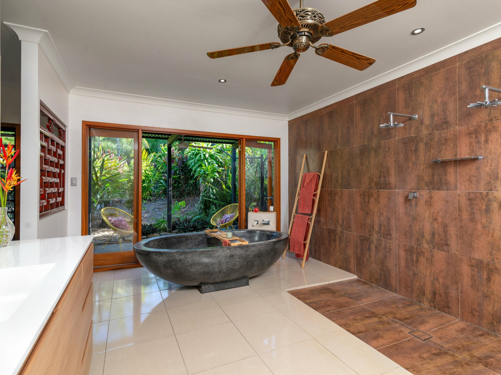 8 Finlay Crescent, OAK BEACH
