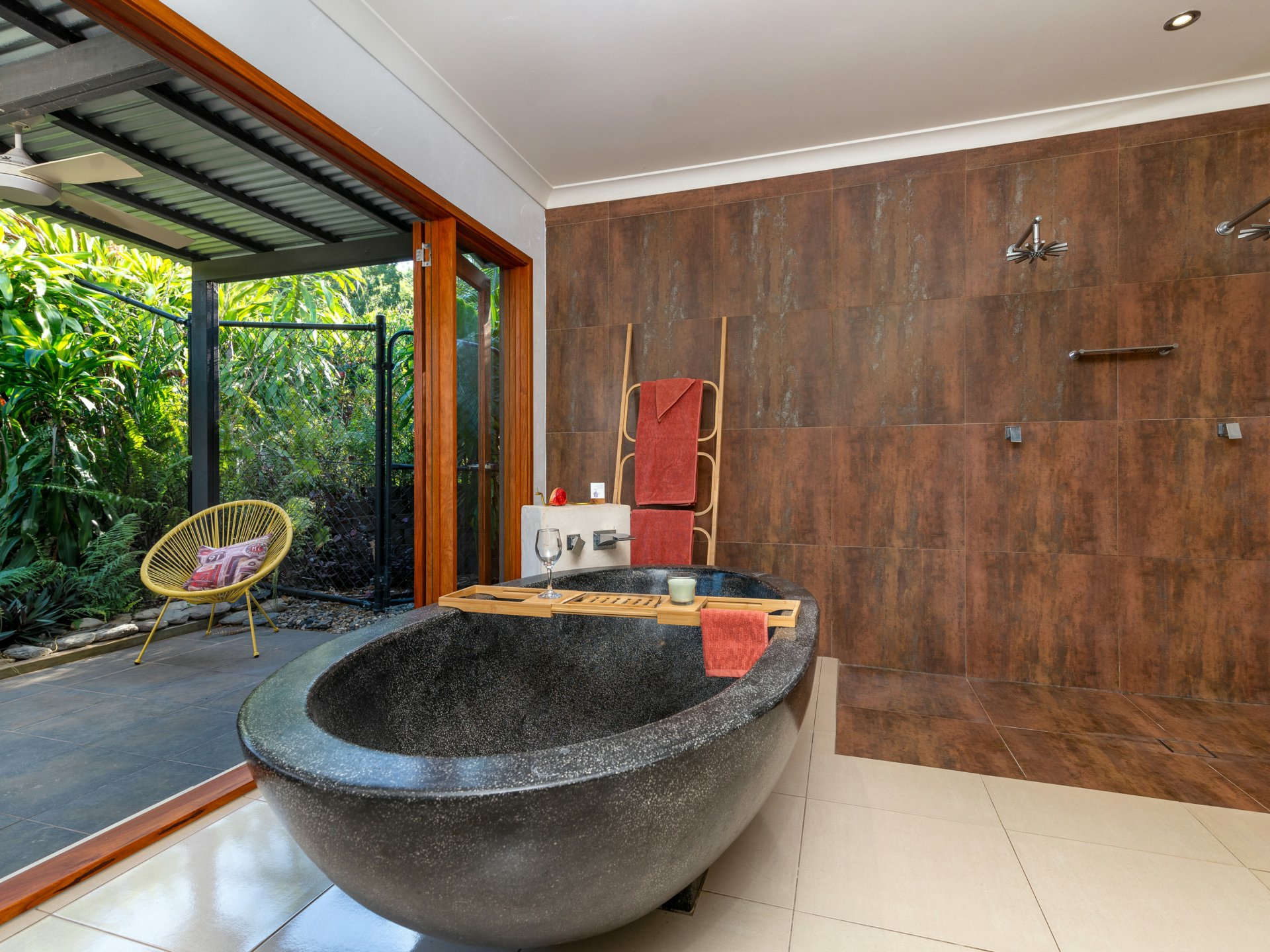 8 Finlay Crescent, OAK BEACH