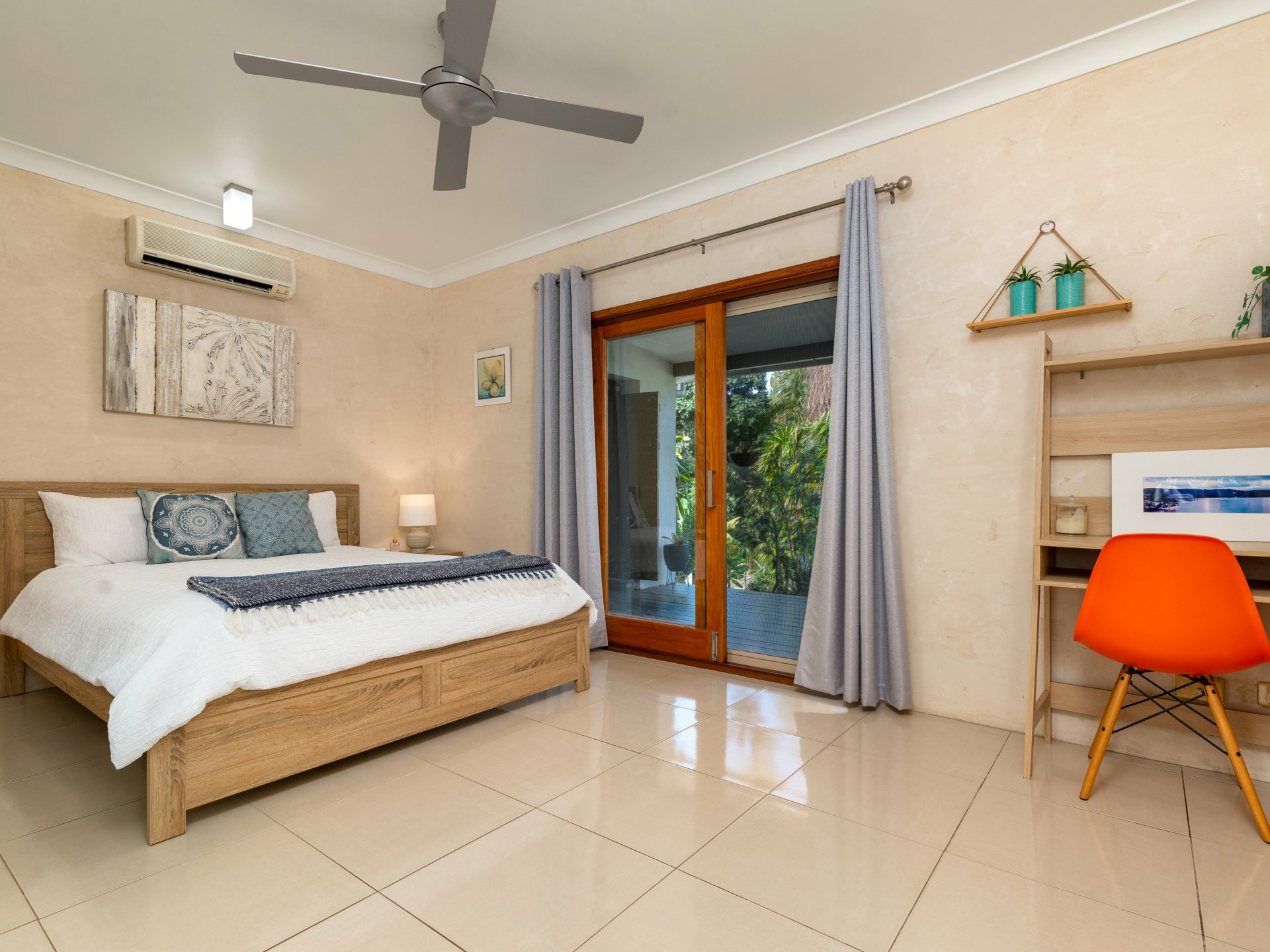 8 Finlay Crescent, OAK BEACH