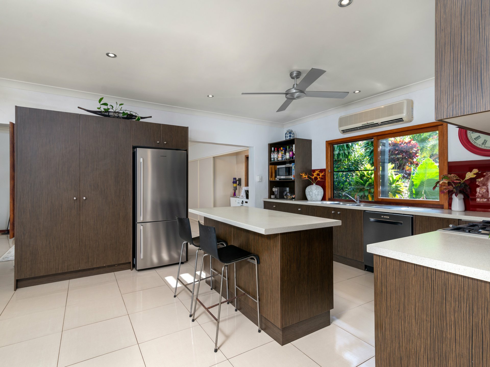 8 Finlay Crescent, OAK BEACH