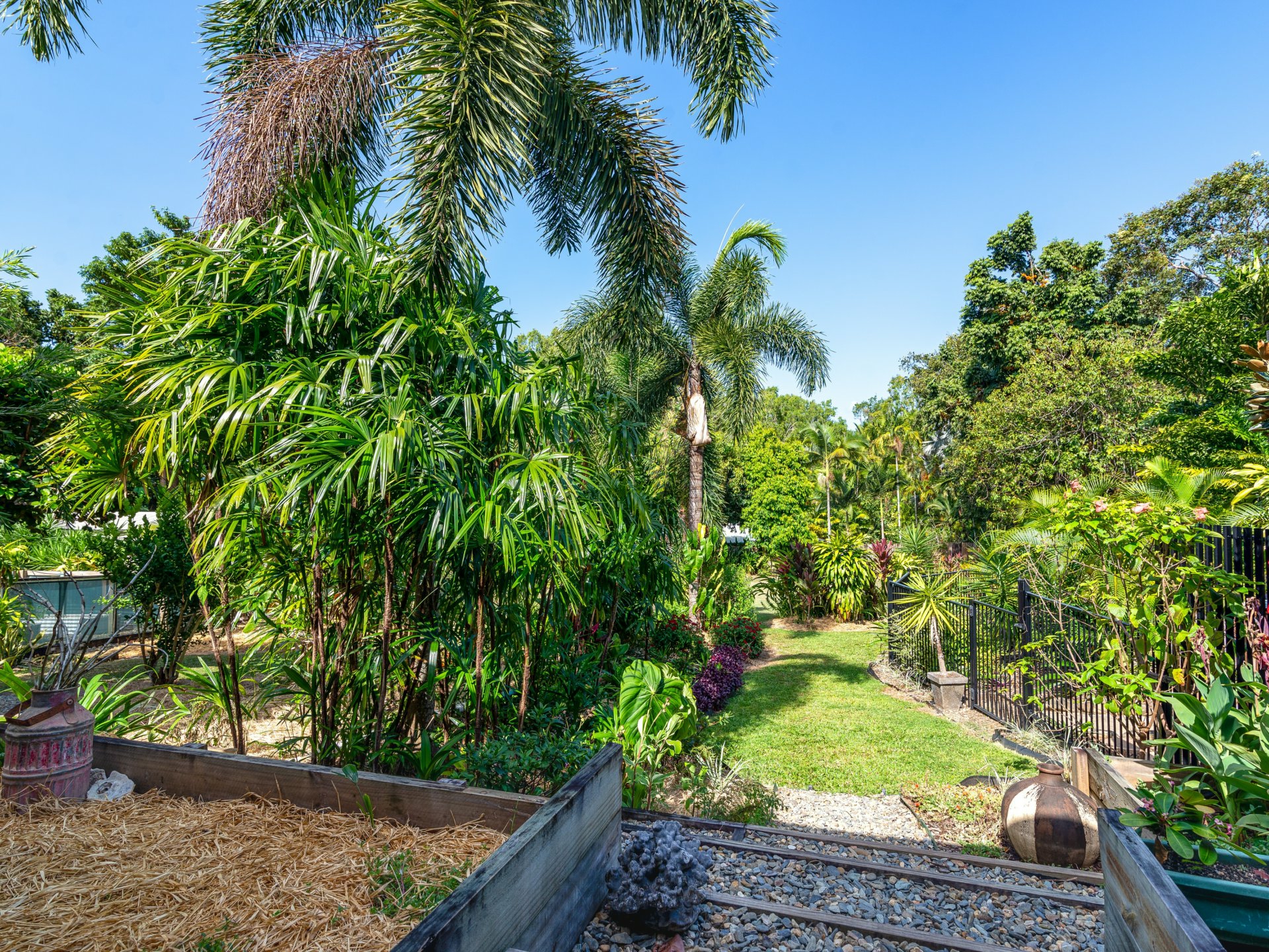 8 Finlay Crescent, OAK BEACH
