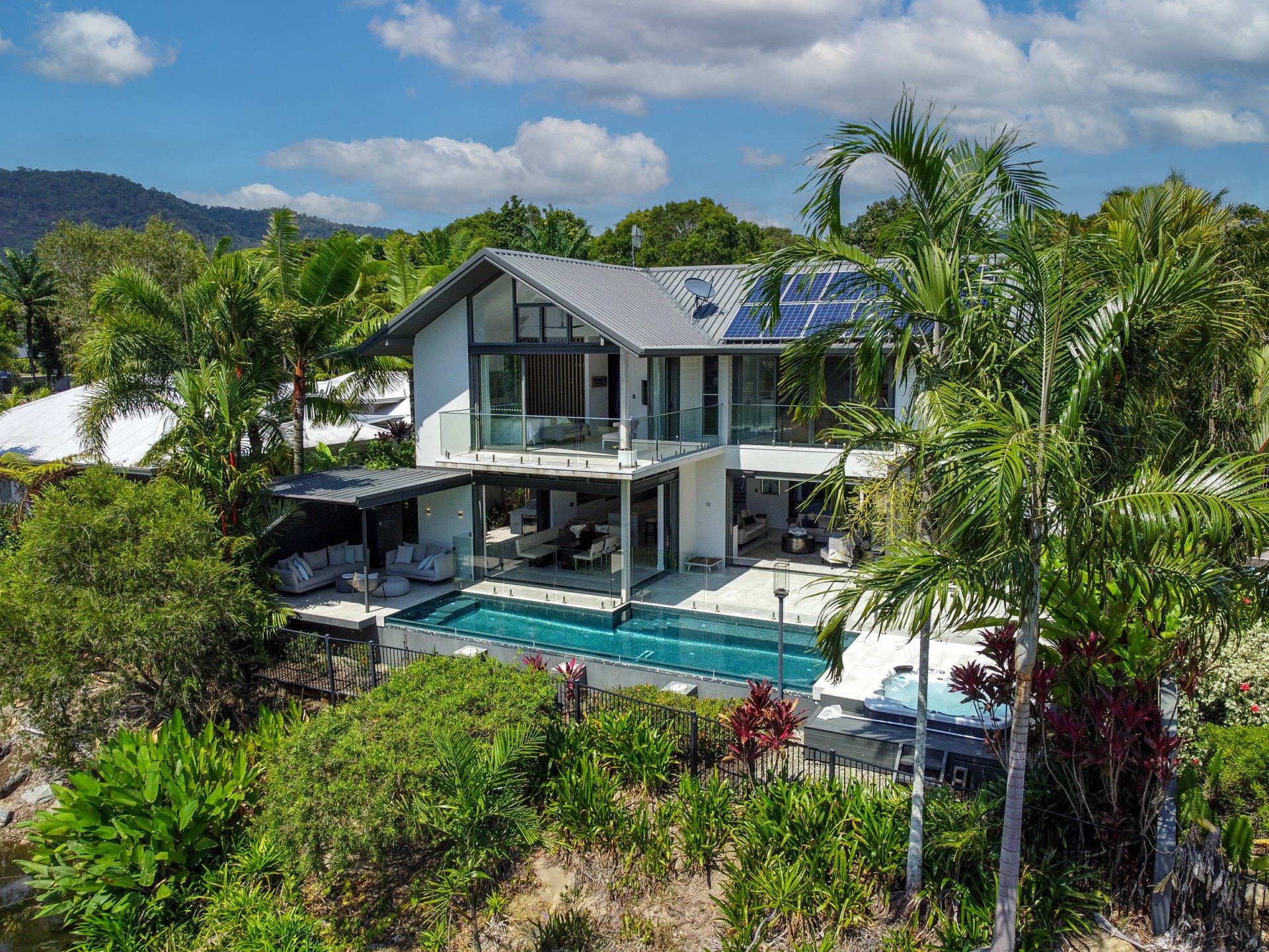 13 Cascade Drive, PORT DOUGLAS