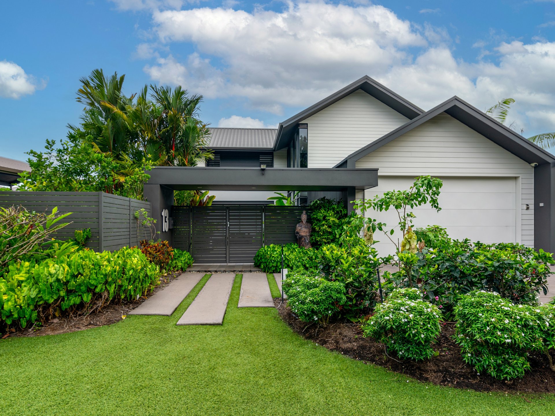 13 Cascade Drive, PORT DOUGLAS