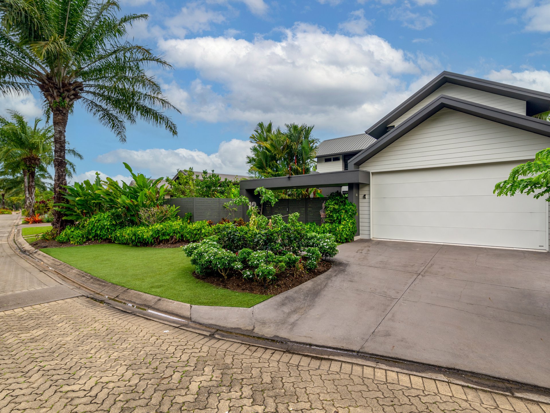 13 Cascade Drive, PORT DOUGLAS