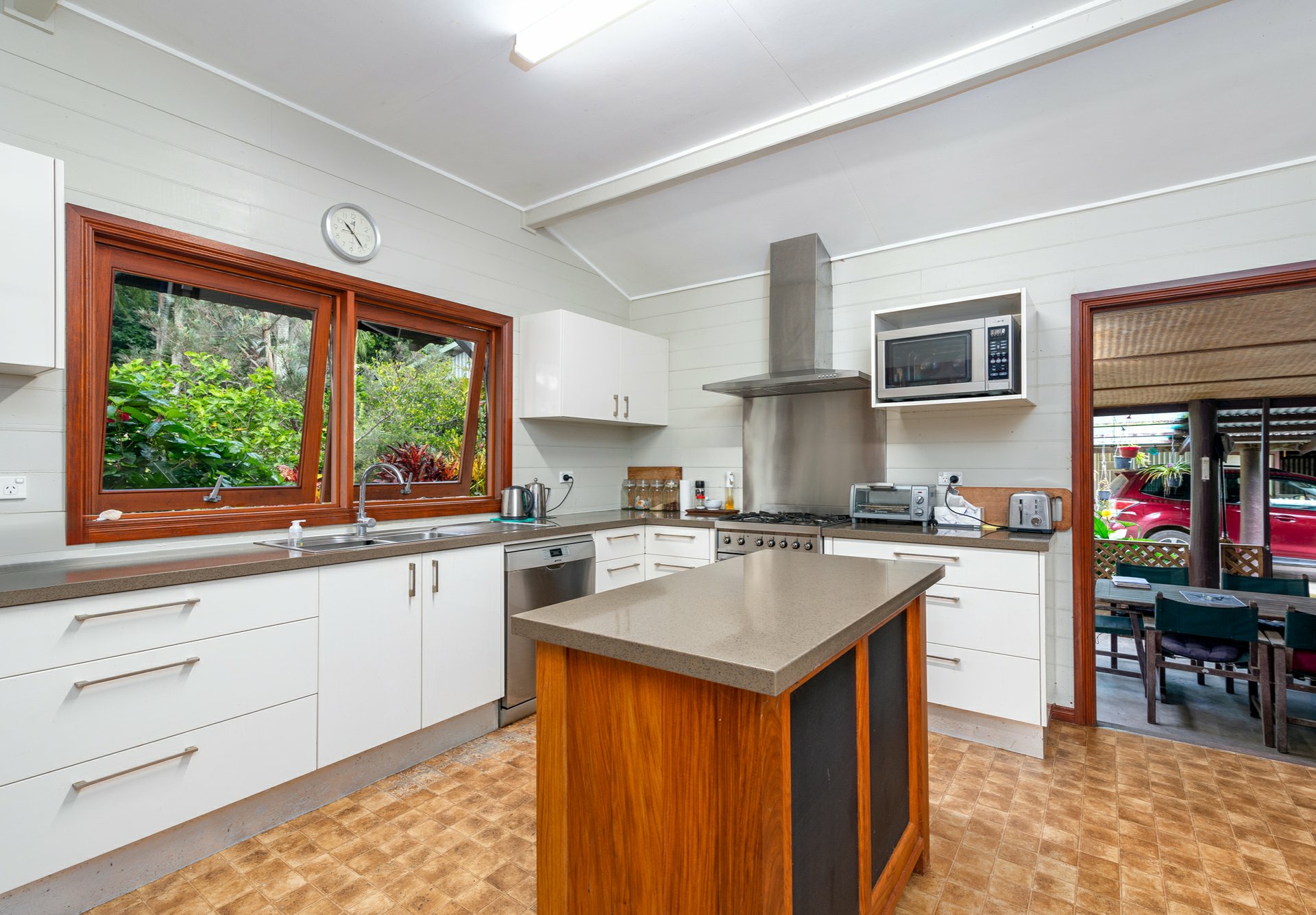 4414 Black Mountain Road, JULATTEN